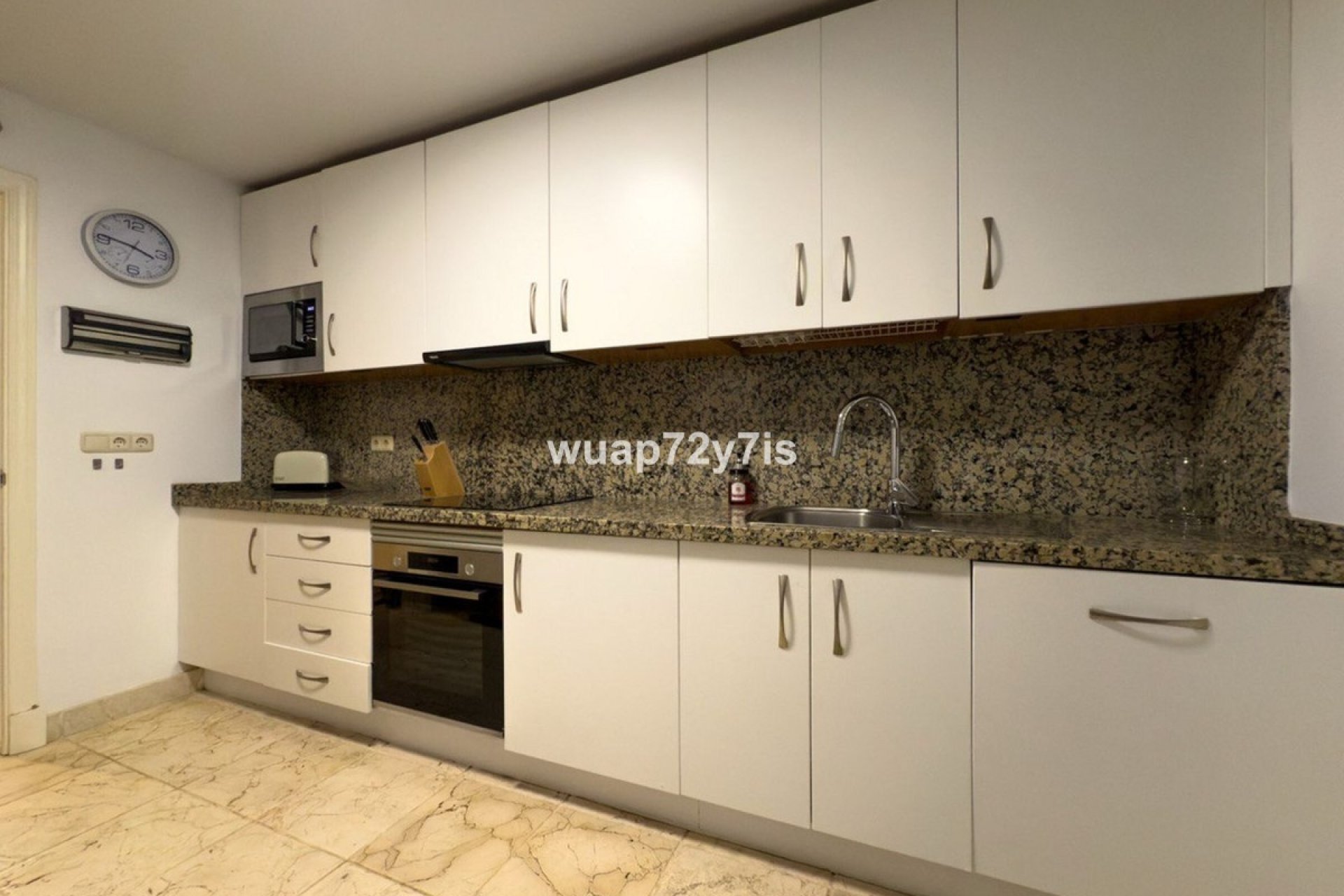 Resale - apartment - Estepona - Estepona Centro