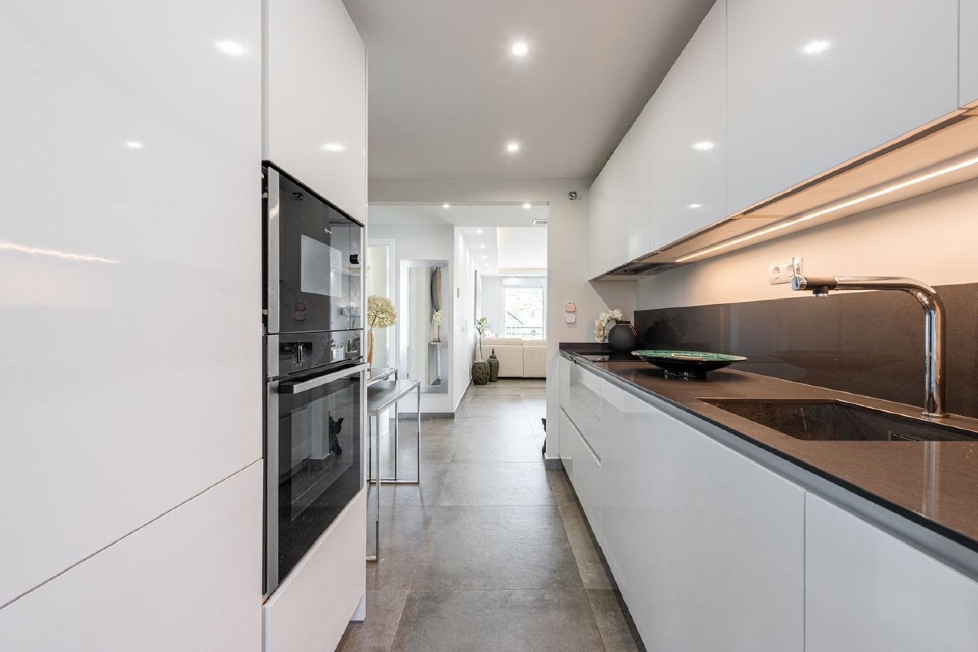 Resale - apartment - Estepona - Estepona Centro