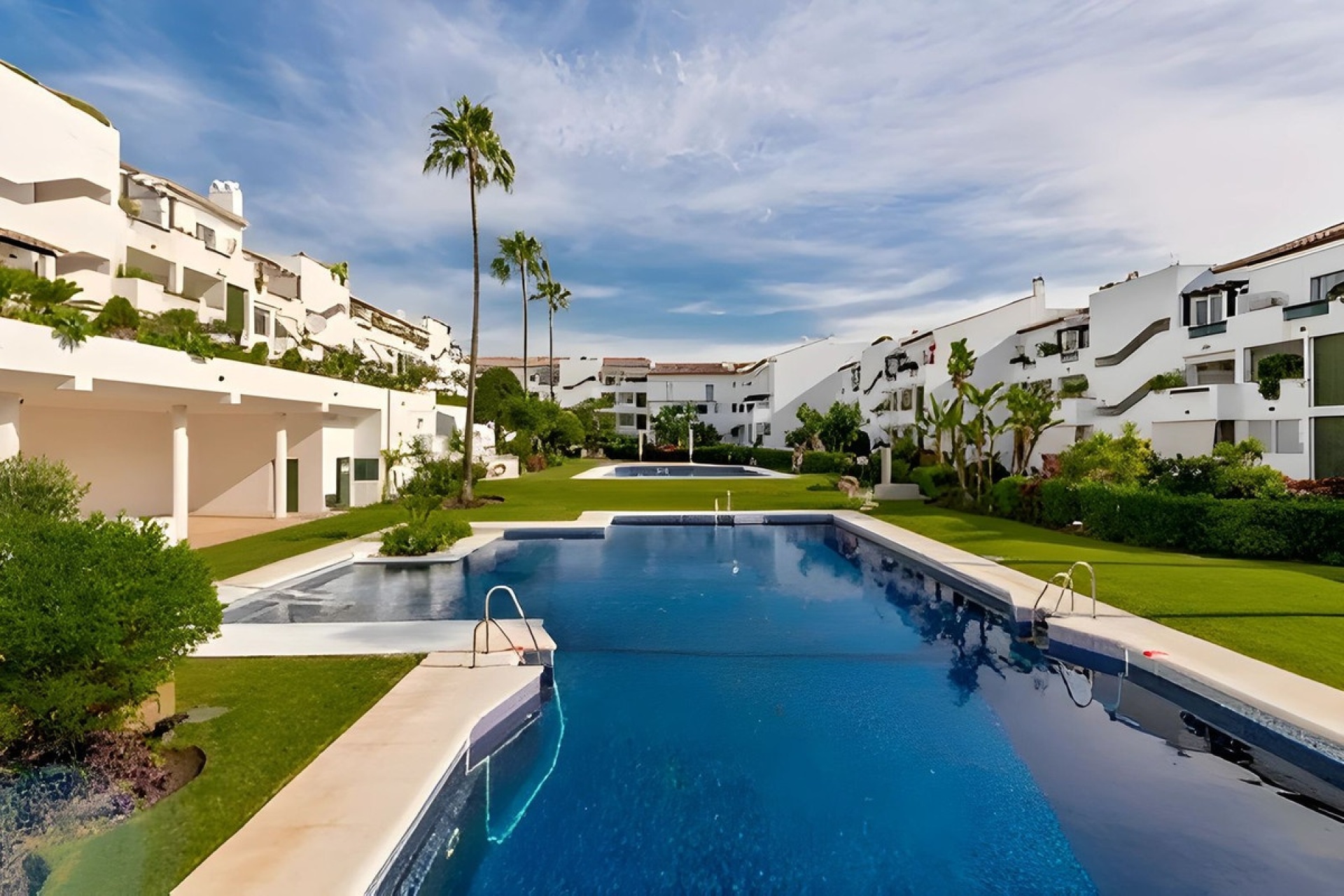 Resale - apartment - Estepona - Estepona Centro