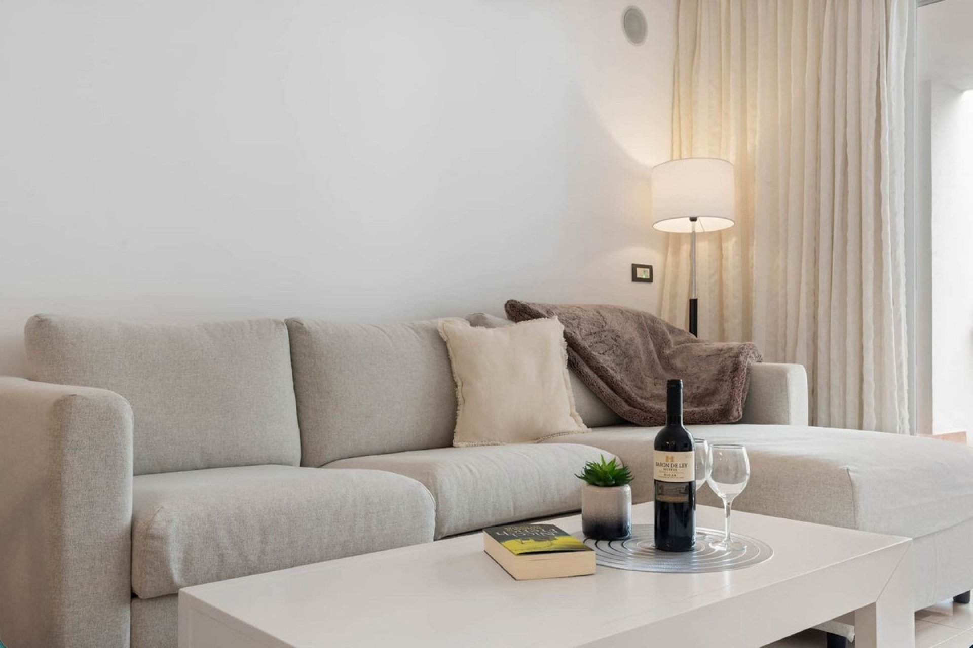 Resale - apartment - Estepona - Estepona Centro