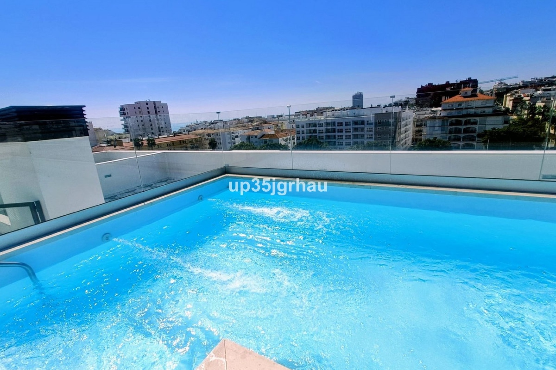 Resale - apartment - Estepona - Estepona Centro