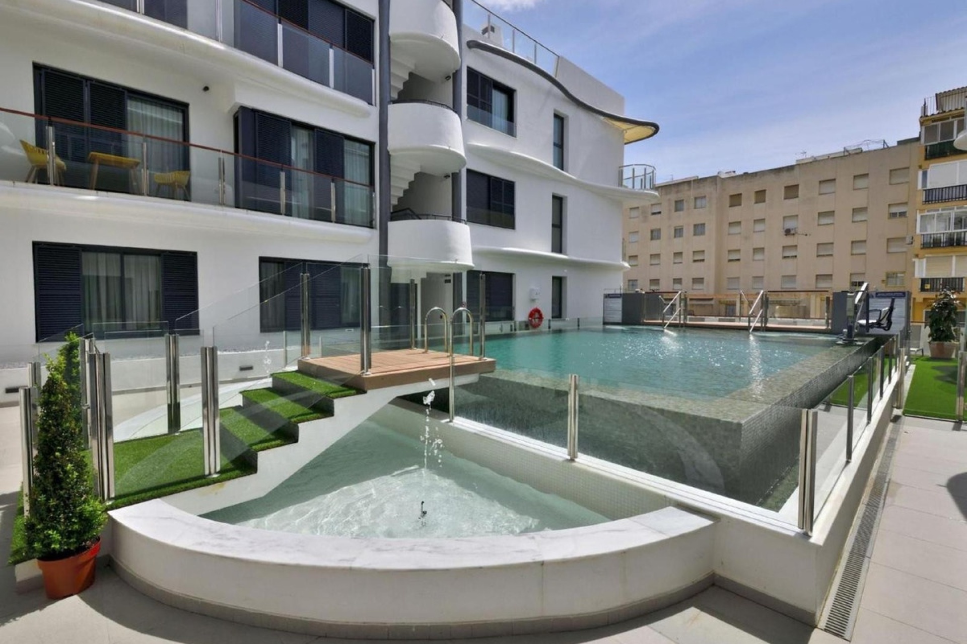 Resale - apartment - Estepona - Estepona Centro