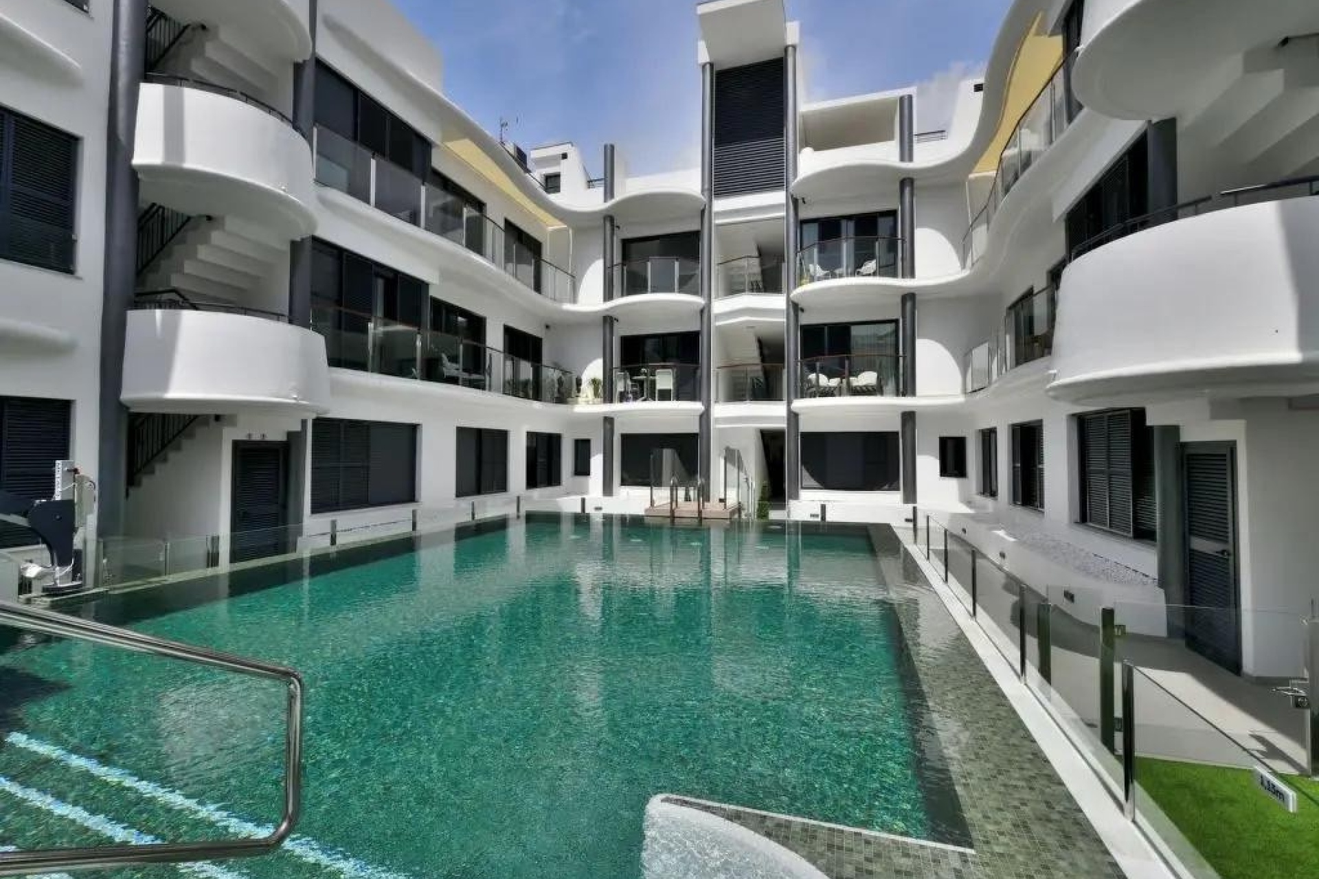 Resale - apartment - Estepona - Estepona Centro