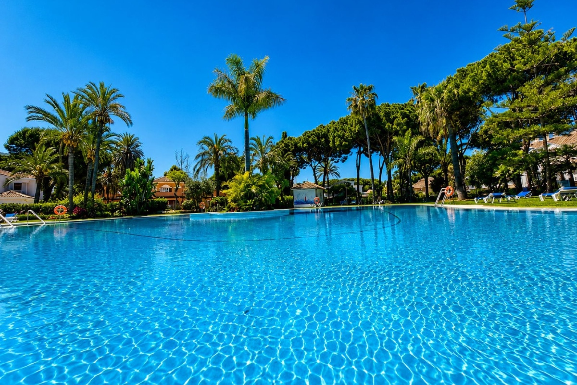 Resale - apartment - Estepona - Estepona Centro