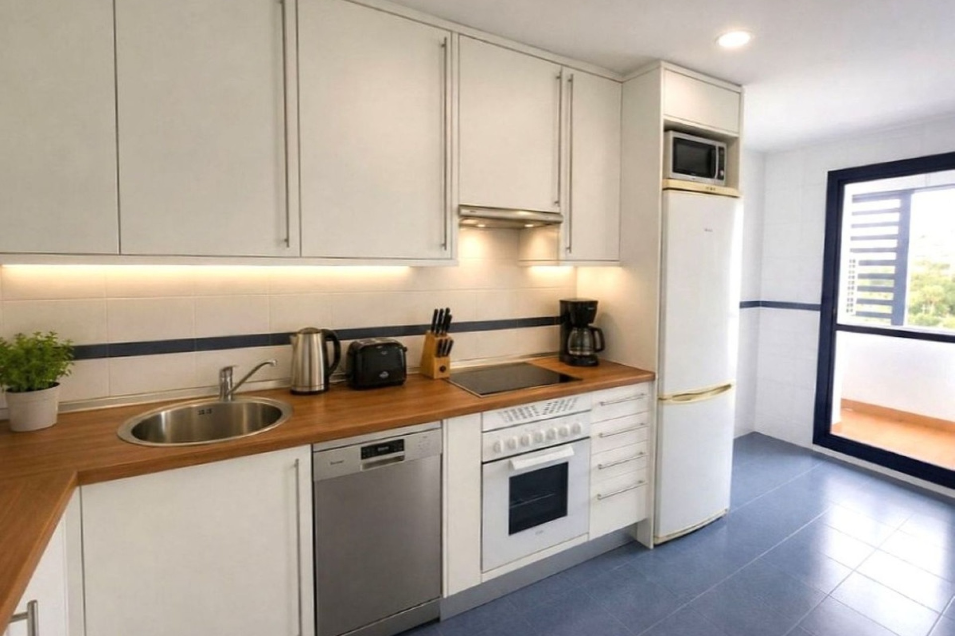 Resale - apartment - Estepona - Estepona Centro