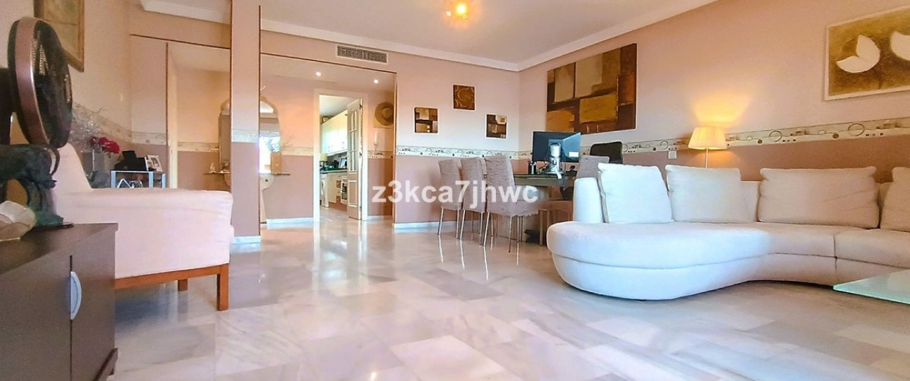 Resale - apartment - Estepona - Estepona Centro
