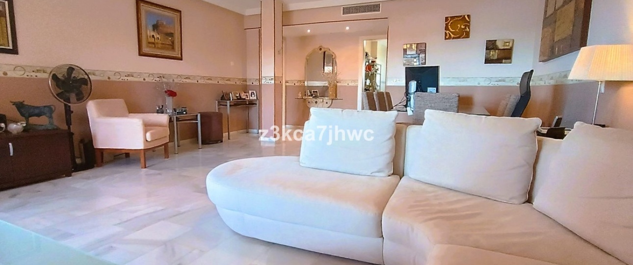 Resale - apartment - Estepona - Estepona Centro