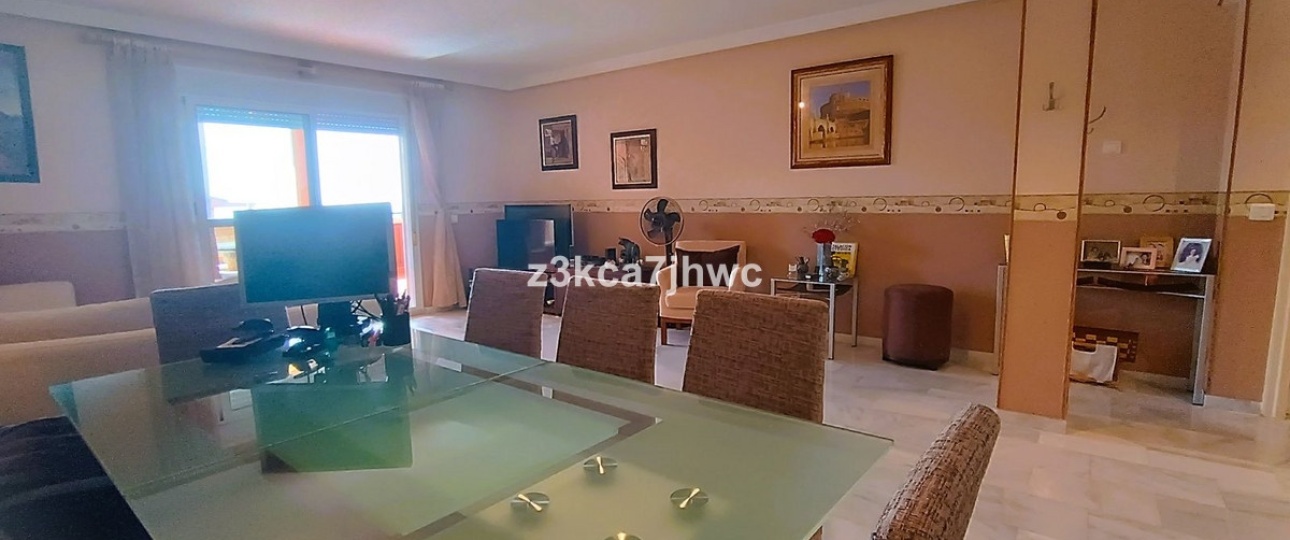 Resale - apartment - Estepona - Estepona Centro