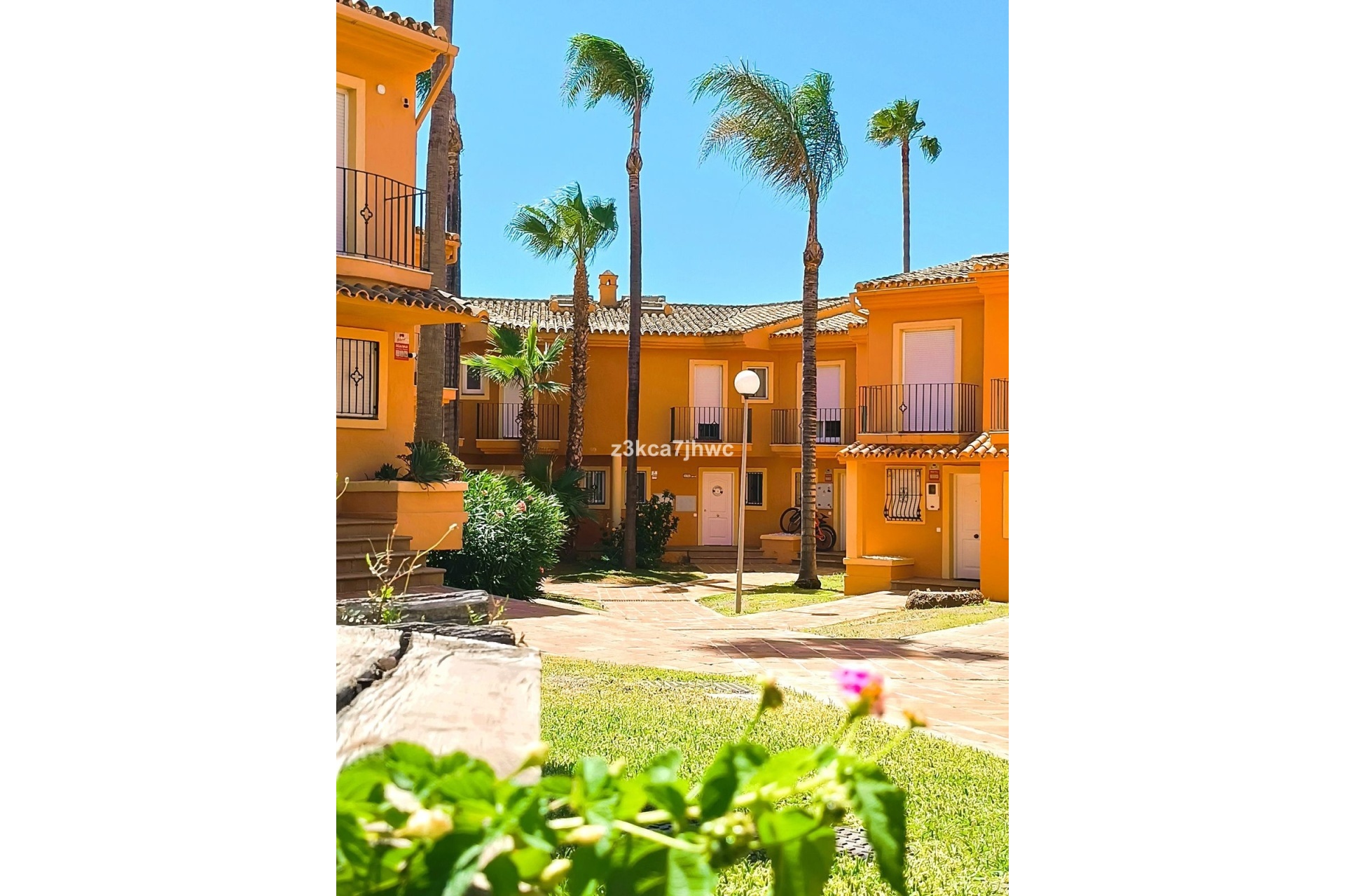 Resale - apartment - Estepona - Estepona Centro