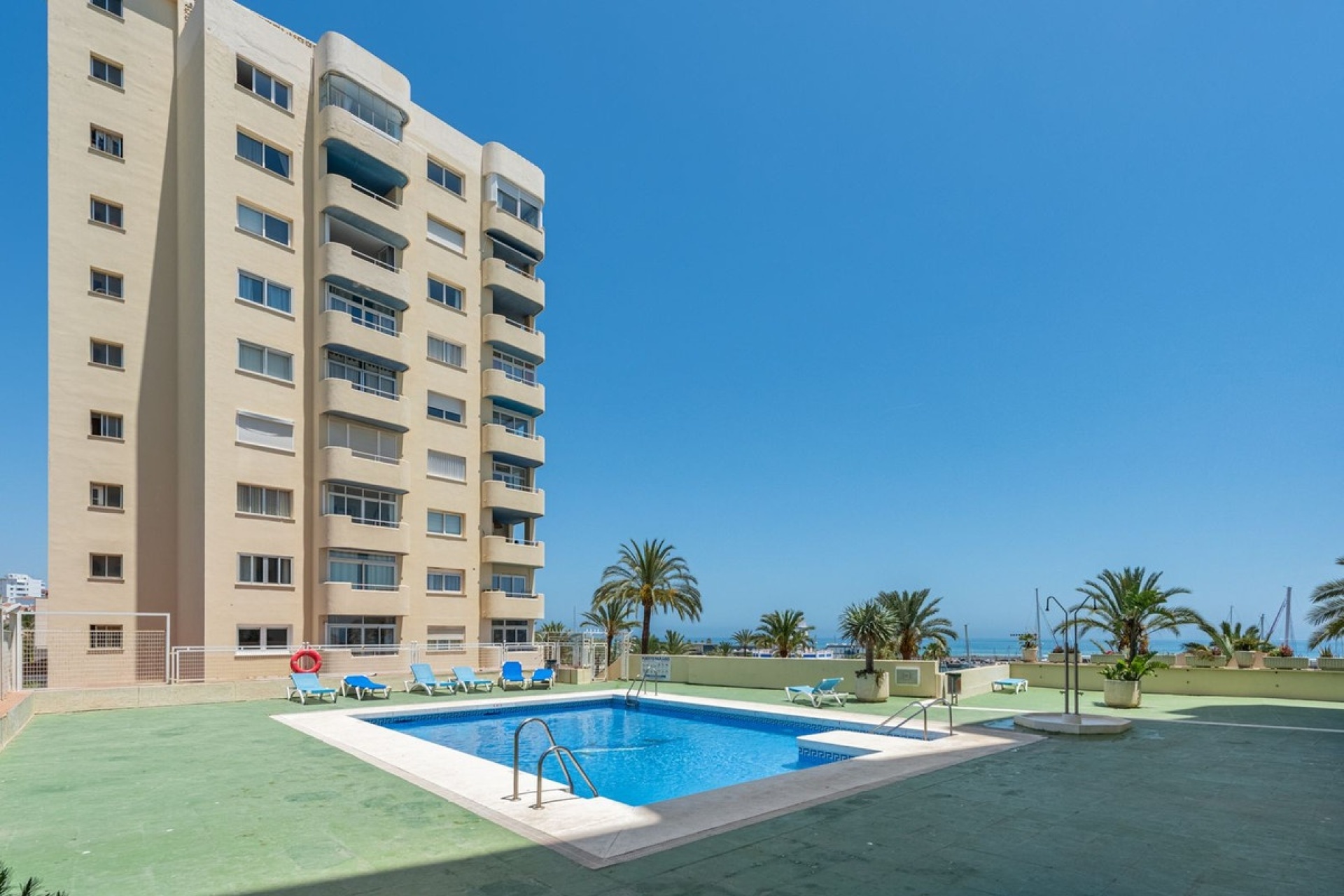 Resale - apartment - Estepona - Estepona Centro