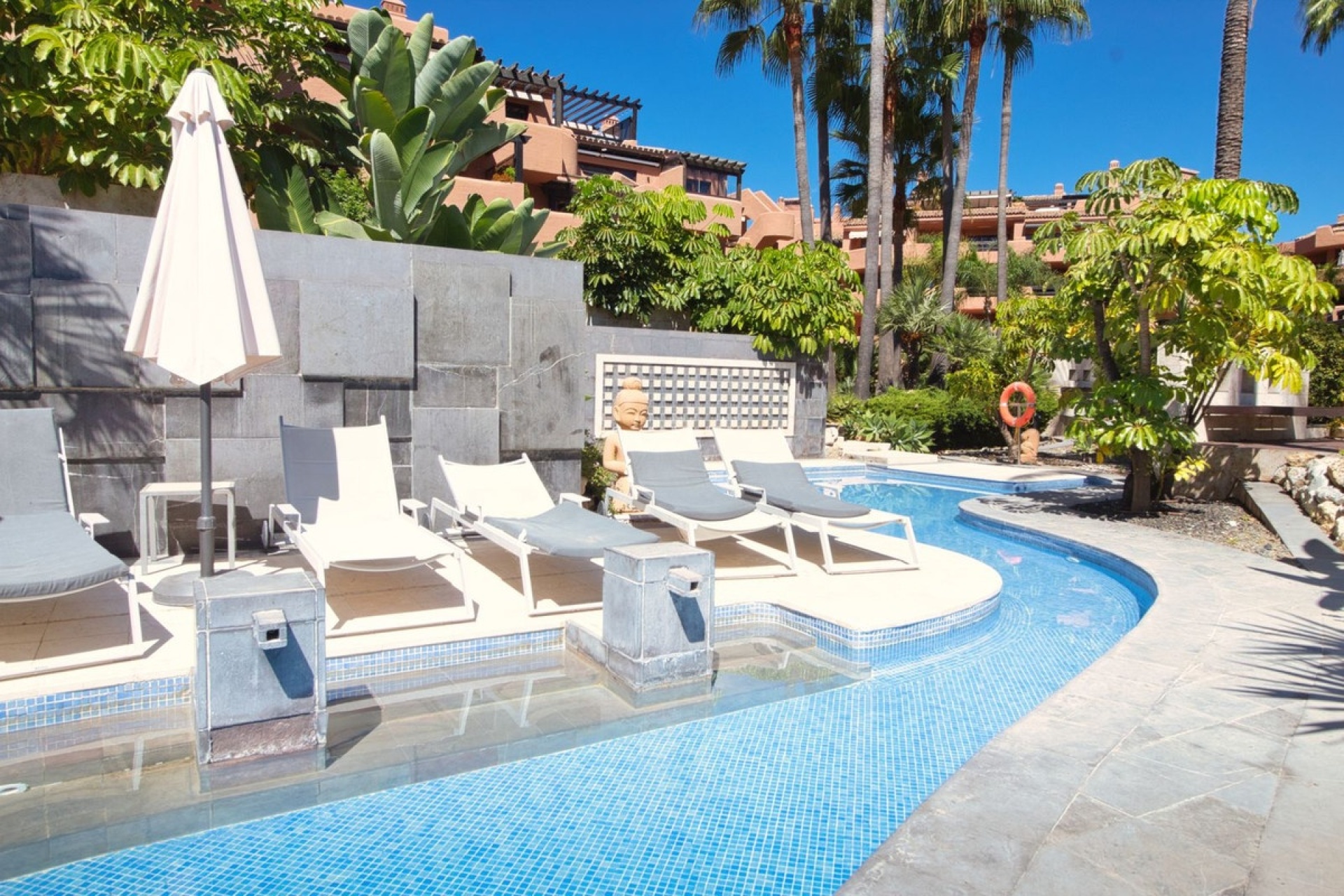Resale - apartment - Estepona - Estepona Centro