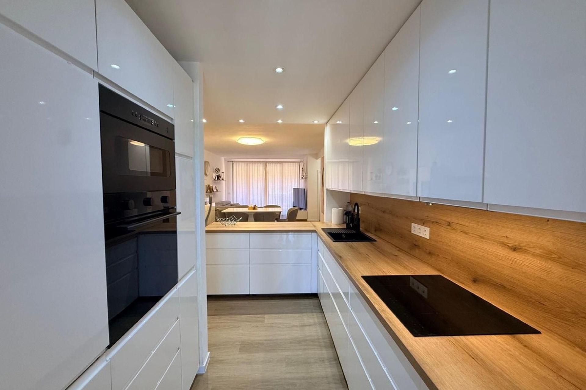 Resale - apartment - Estepona - Estepona Centro