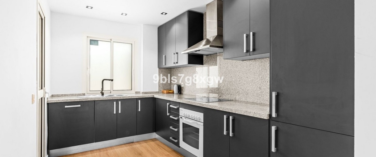 Resale - apartment - Estepona - Estepona Centro
