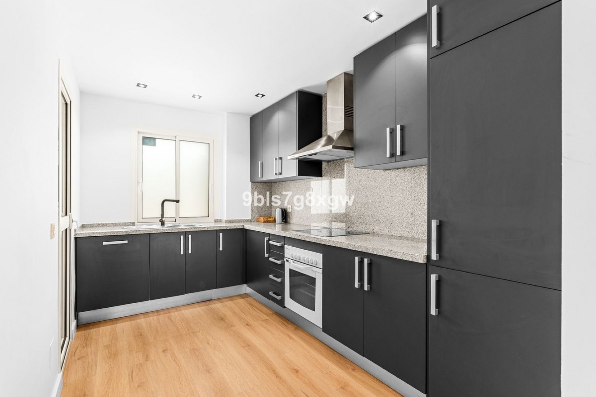 Resale - apartment - Estepona - Estepona Centro