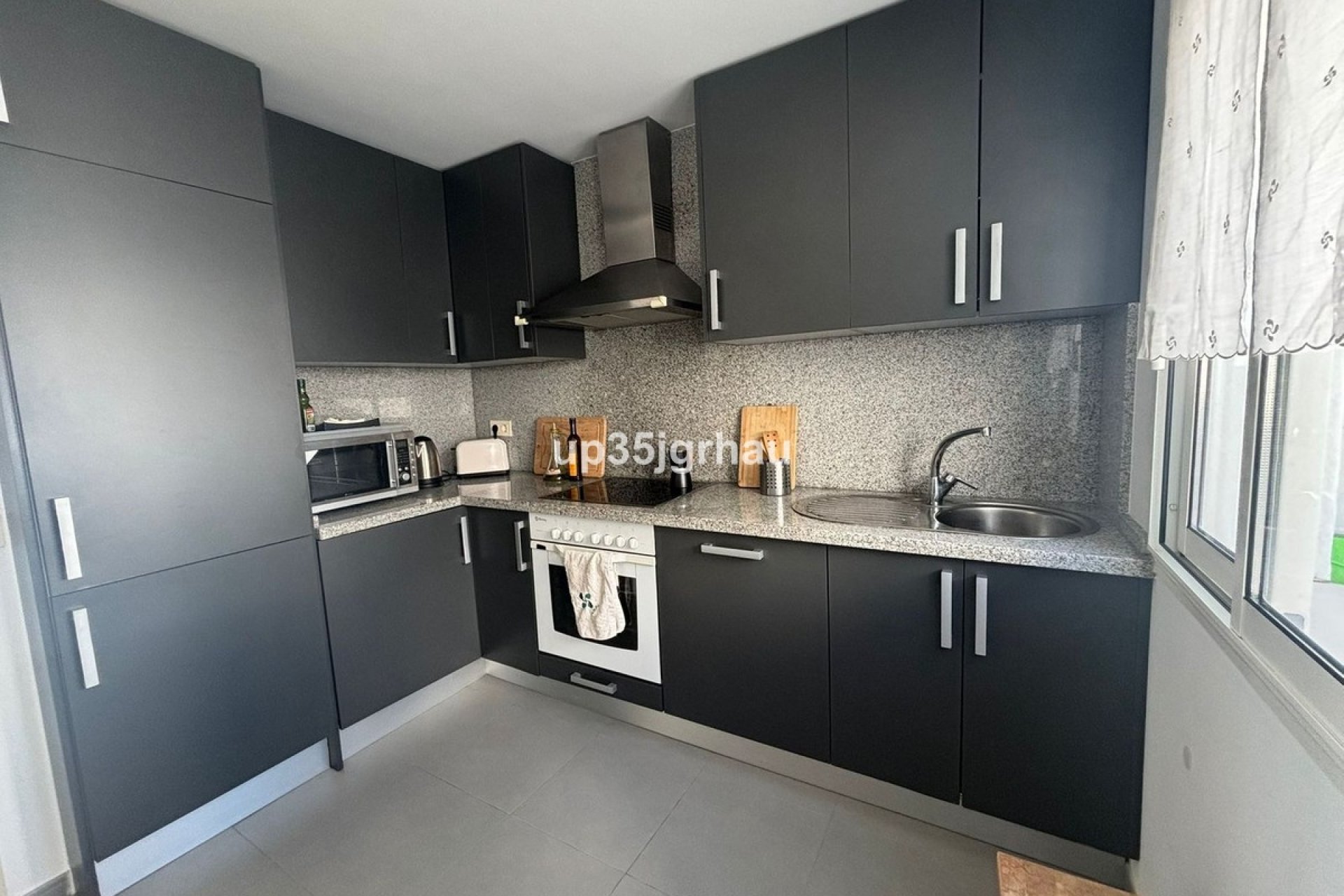 Resale - apartment - Estepona - Estepona Centro