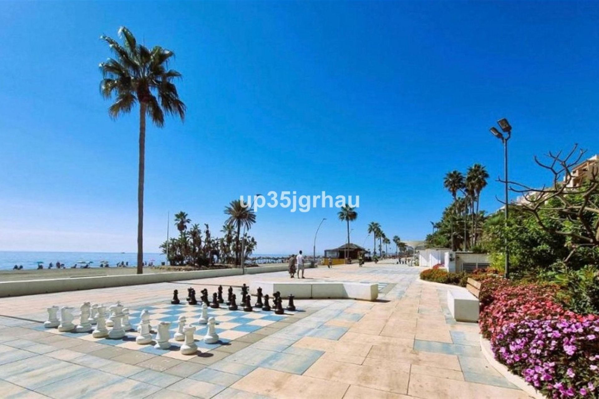 Resale - apartment - Estepona - Estepona Centro