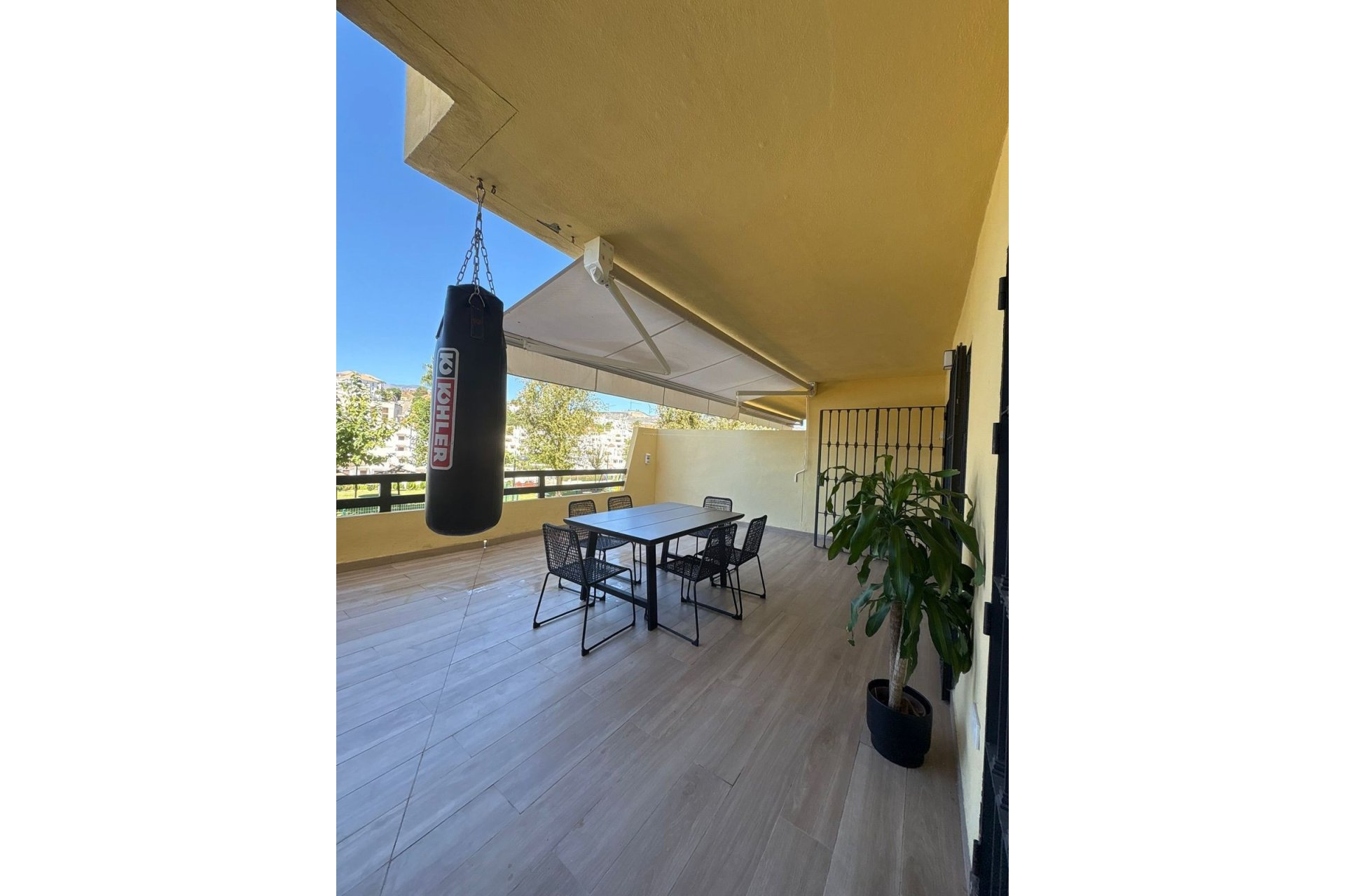 Resale - apartment - Estepona - Estepona Centro