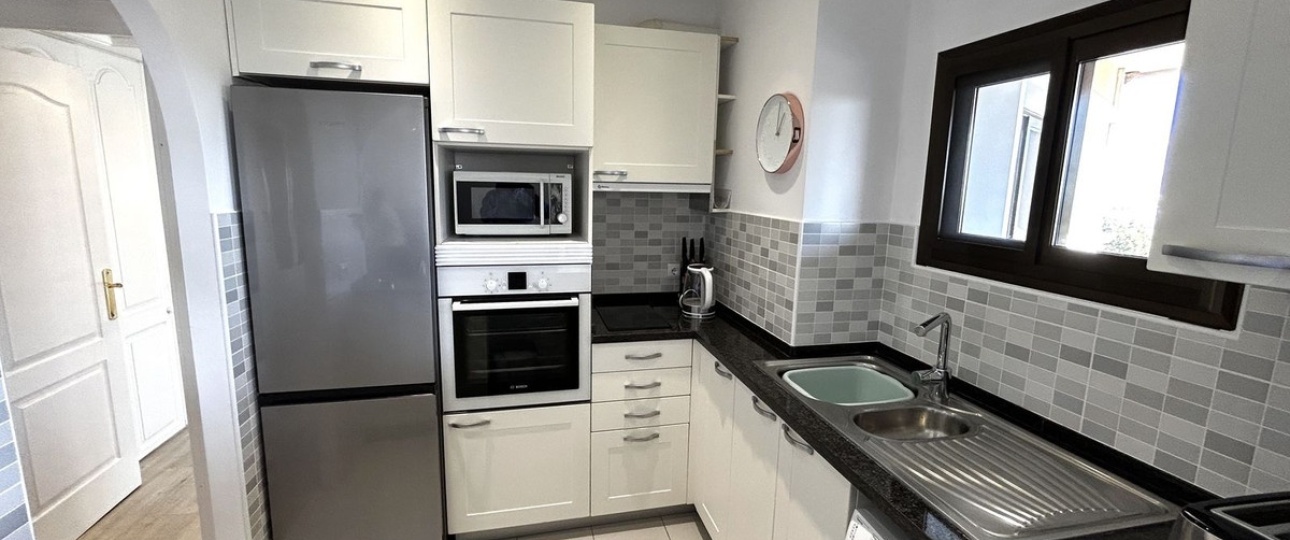 Resale - apartment - Estepona - Estepona Centro