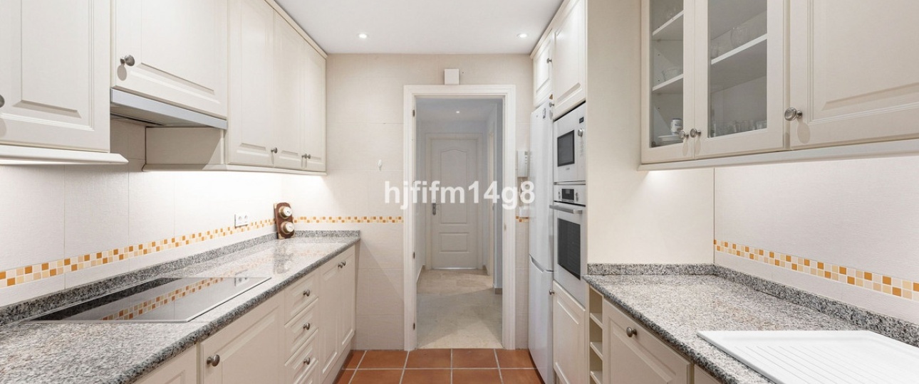 Resale - apartment - Estepona - Estepona Centro