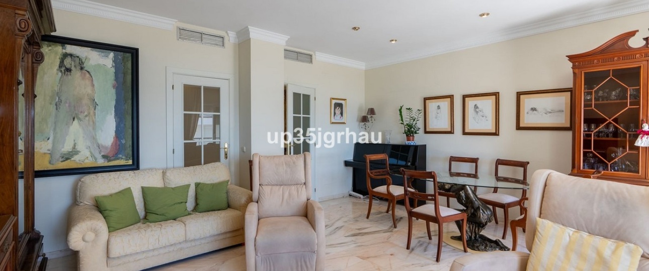 Resale - apartment - Estepona - Estepona Centro