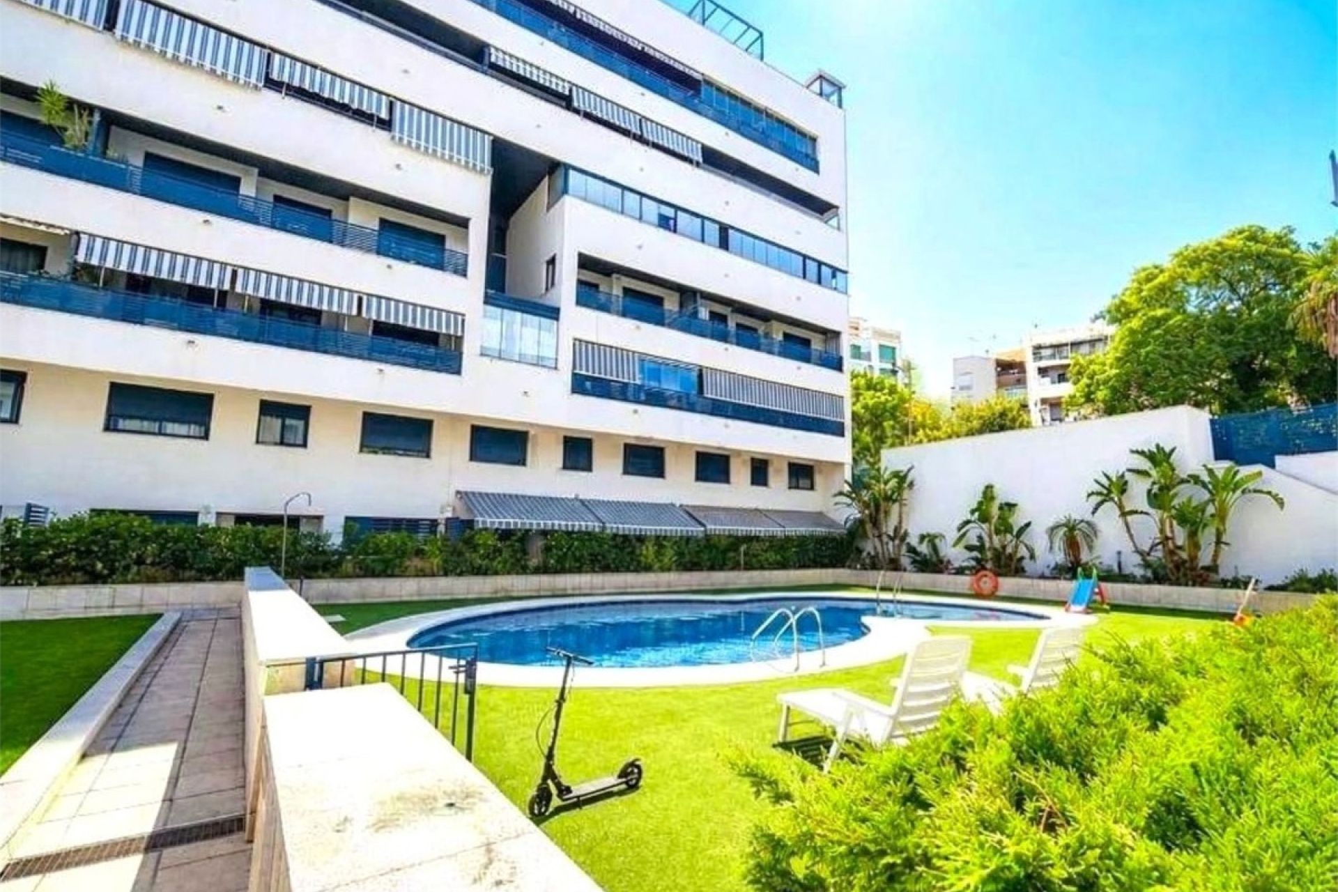Resale - apartment - Estepona - Estepona Centro