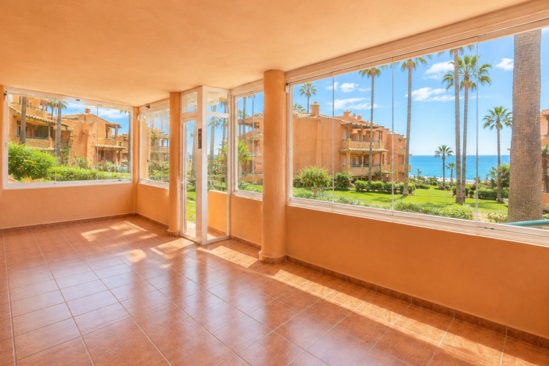 Resale - apartment - Estepona - Estepona Centro