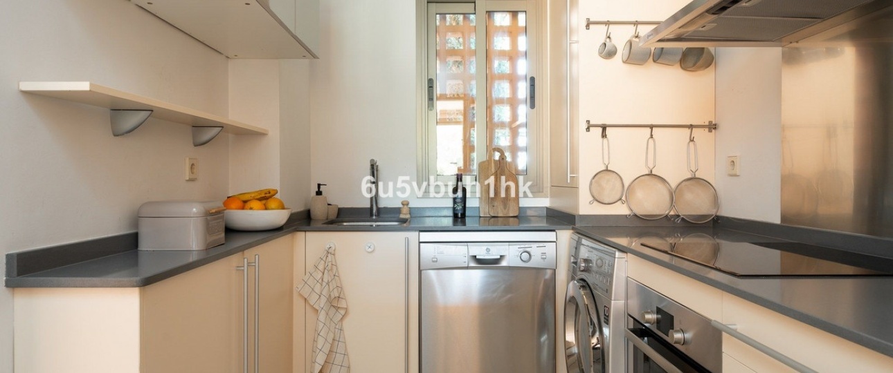 Resale - apartment - Estepona - Estepona Centro