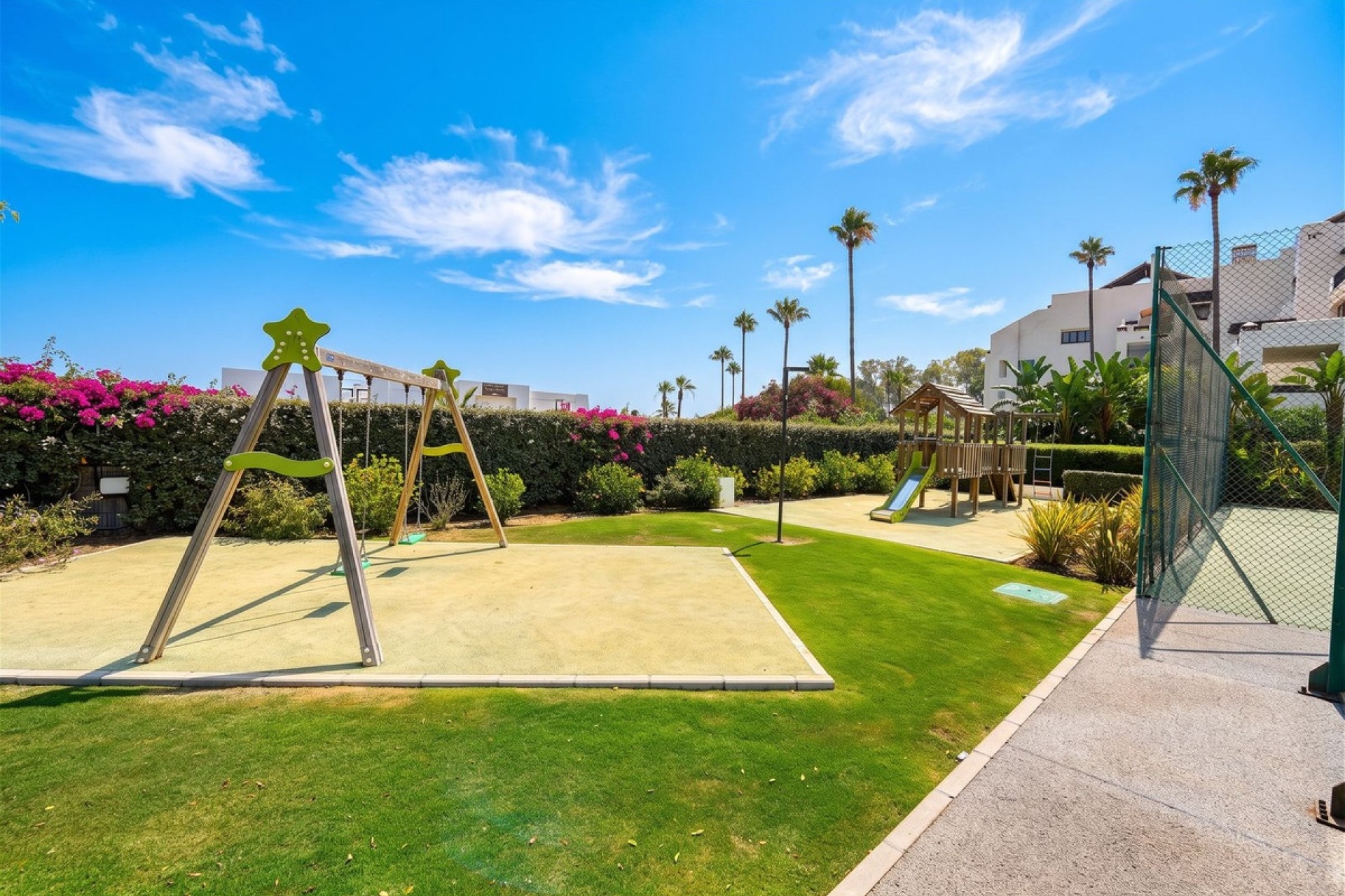Resale - apartment - Estepona - Estepona Centro
