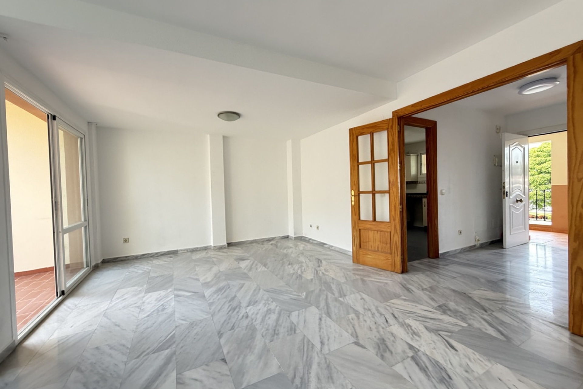 Resale - apartment - Estepona - Estepona Centro