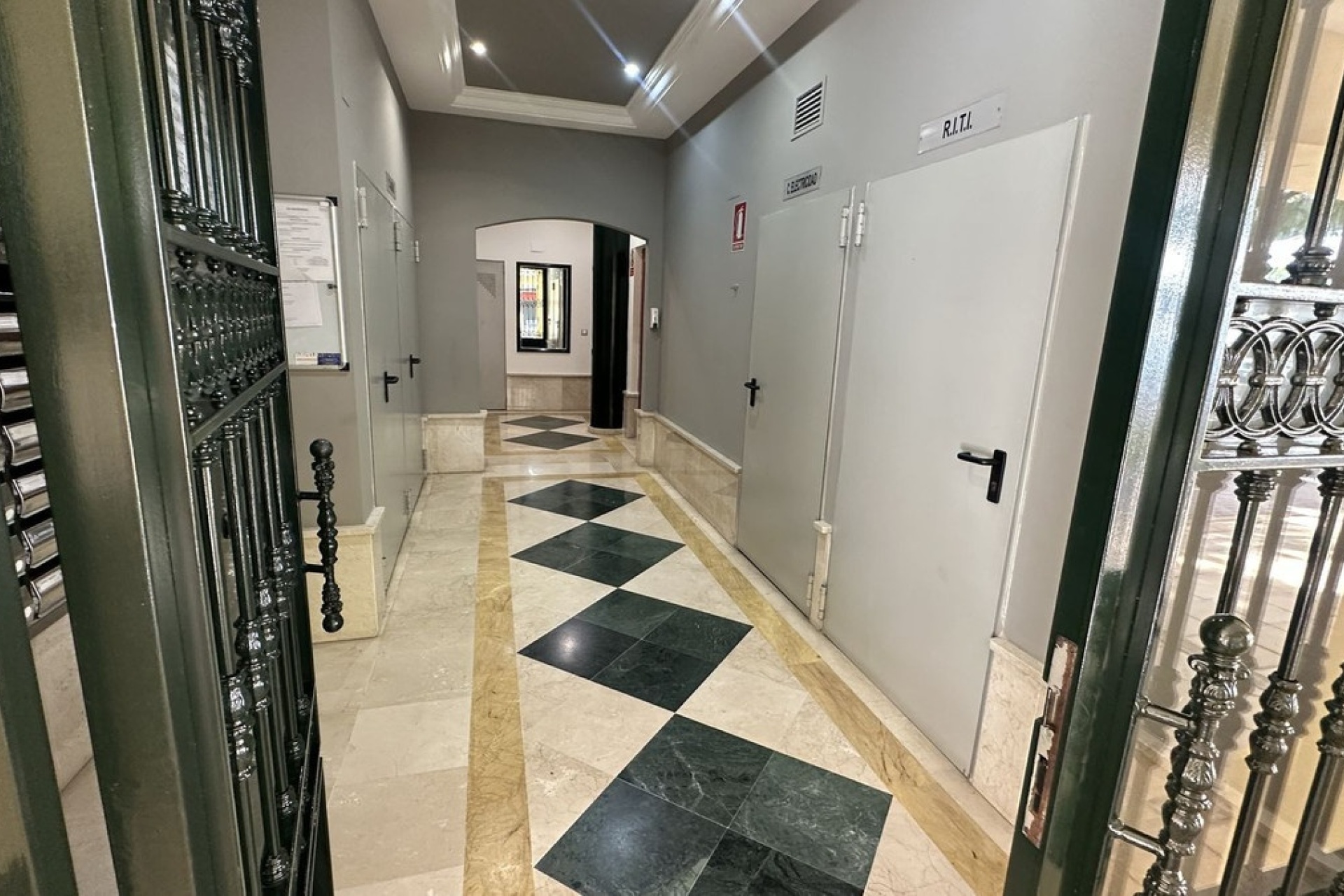 Resale - apartment - Estepona - Estepona Centro