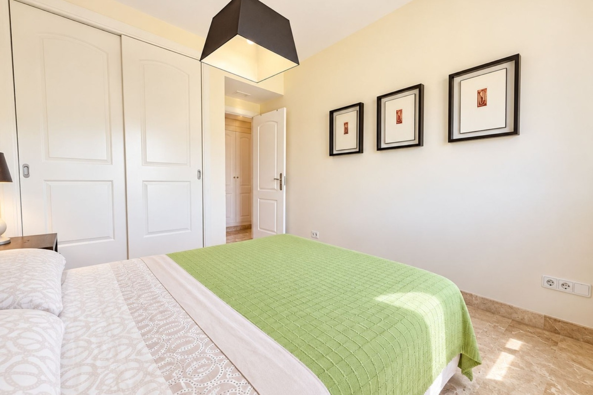 Resale - apartment - Estepona - Estepona Centro