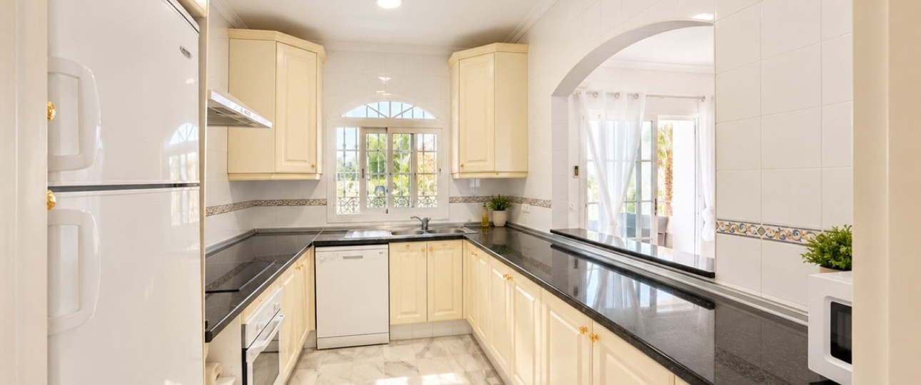 Resale - apartment - Estepona - Estepona Centro