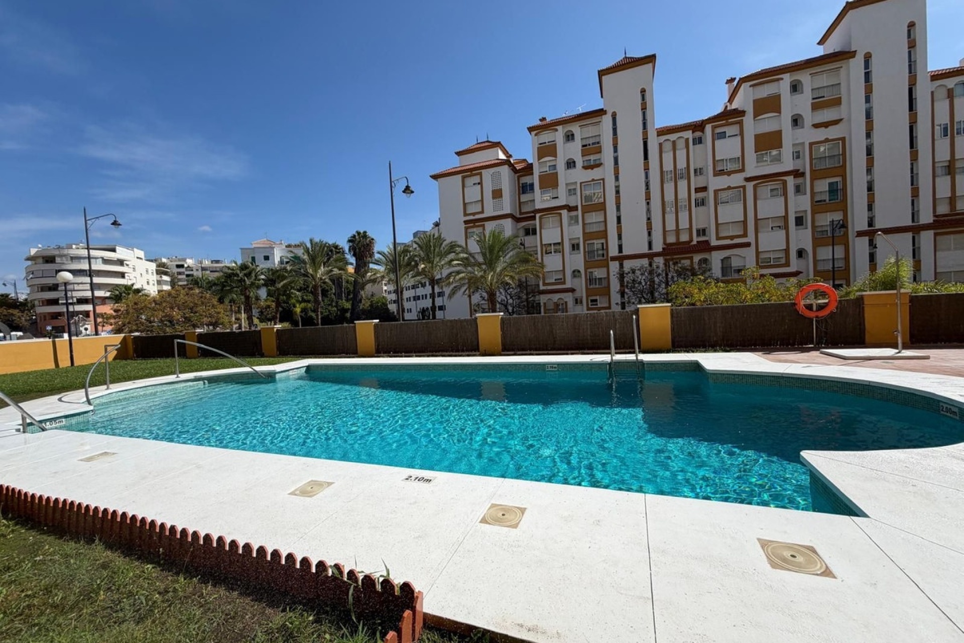 Resale - apartment - Estepona - Estepona Centro