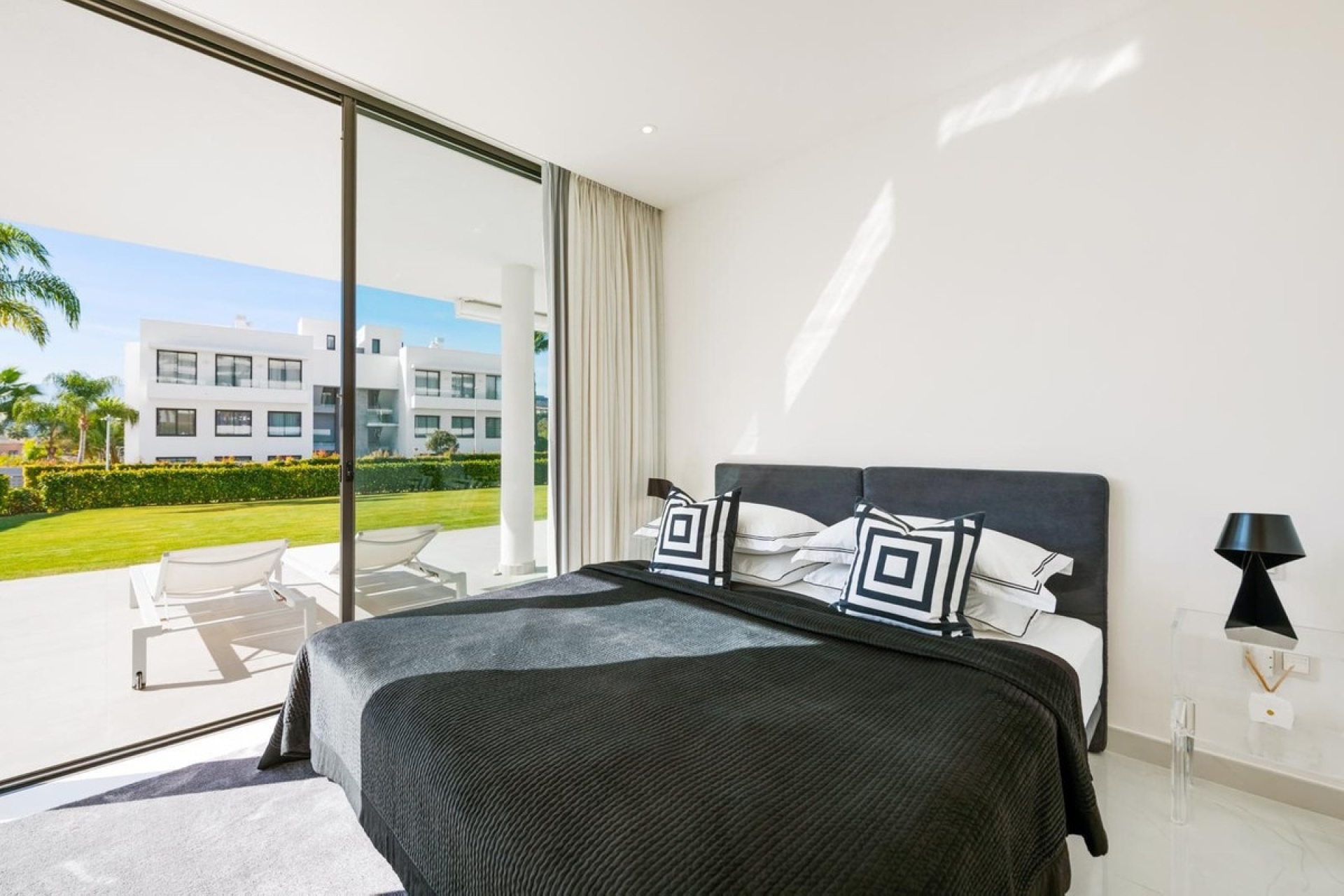 Resale - apartment - Estepona - Estepona Centro