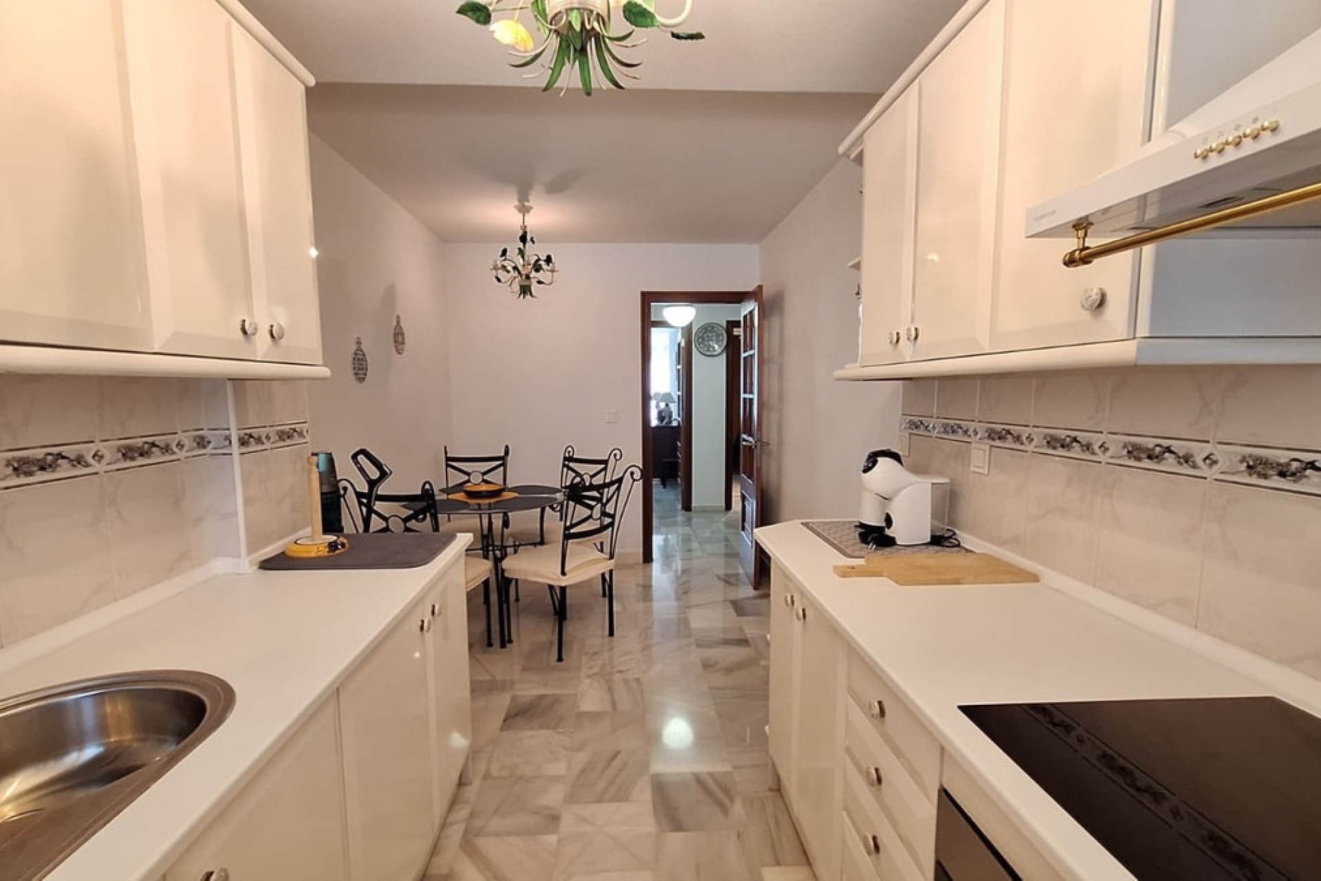 Resale - apartment - Estepona - Estepona Centro