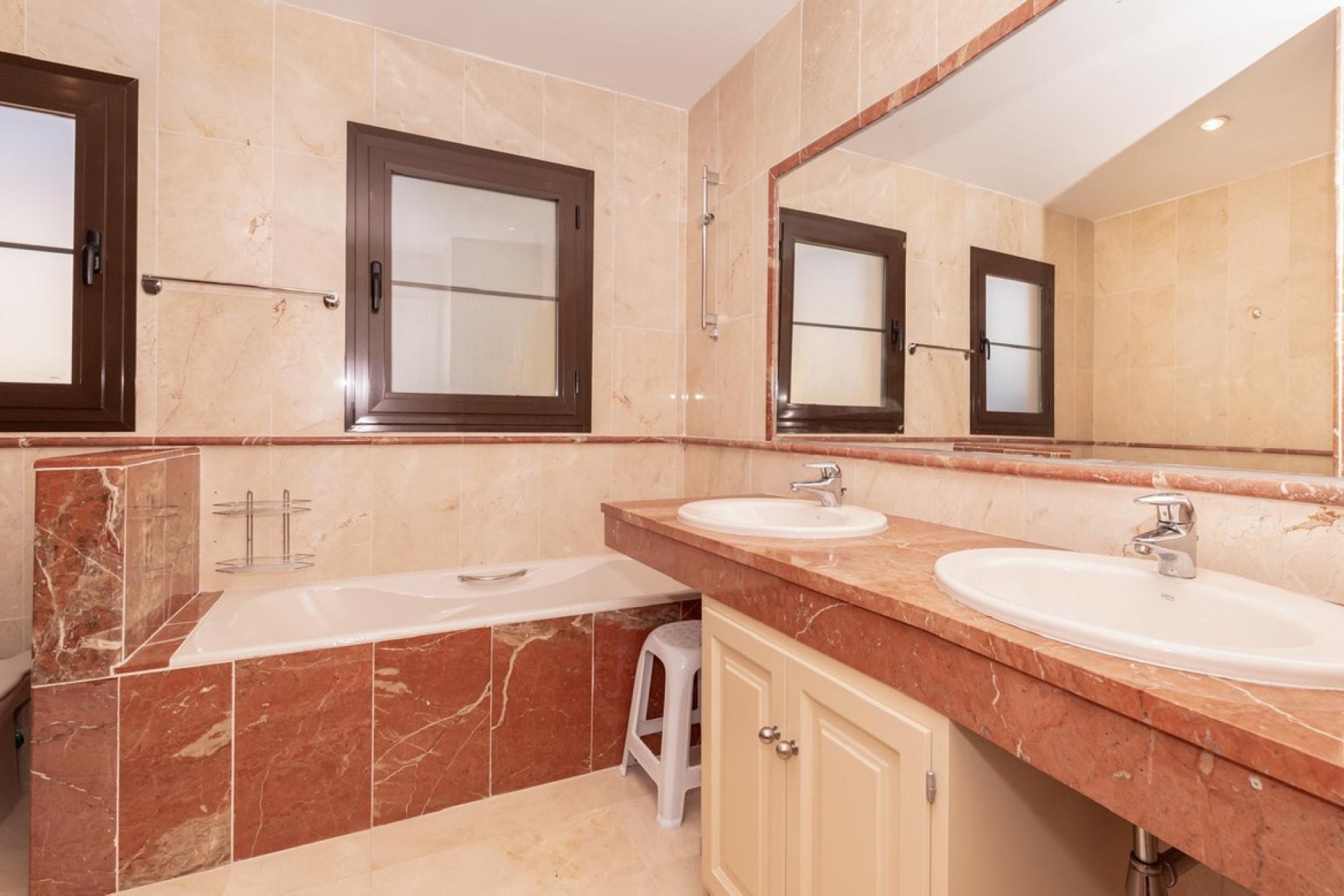 Resale - apartment - Estepona - Hacienda del Sol