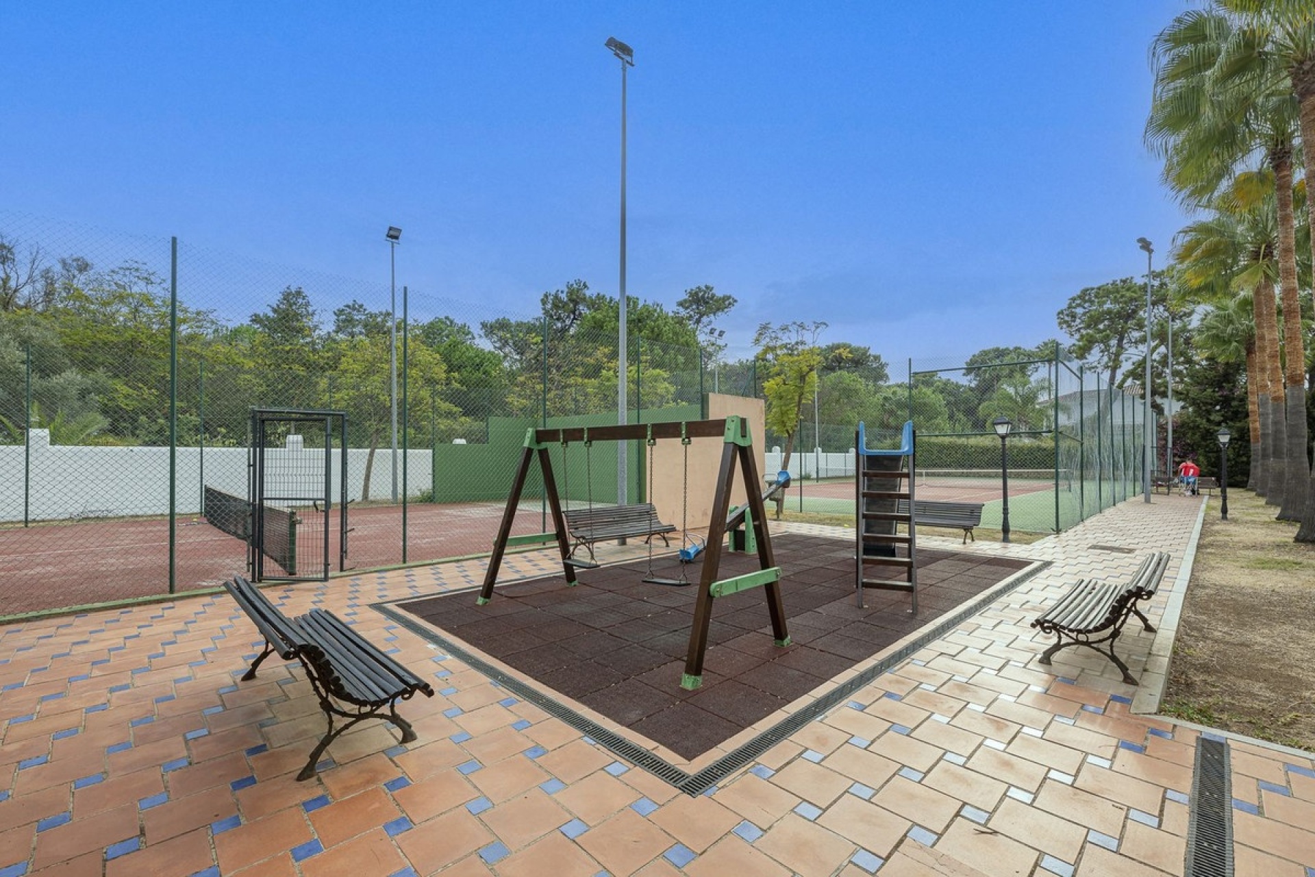 Resale - apartment - Estepona - Hacienda del Sol