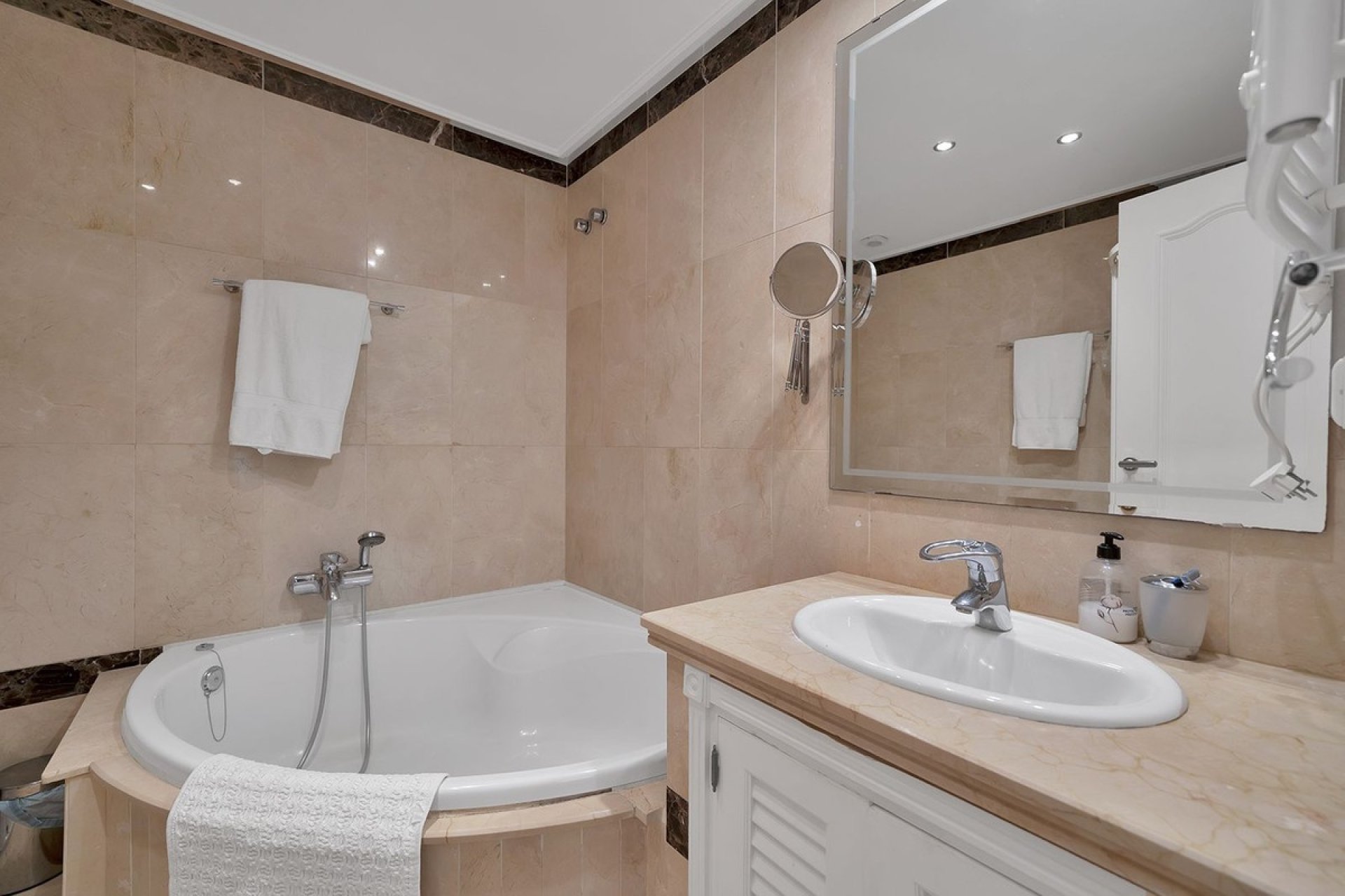 Resale - apartment - Estepona - New Golden Mile