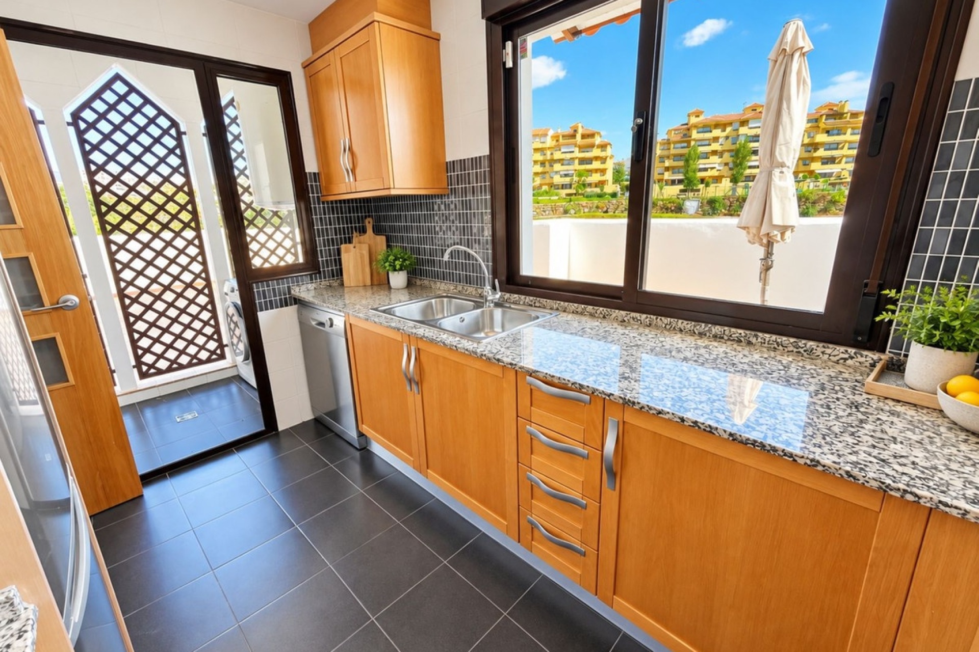 Resale - apartment - Estepona - New Golden Mile