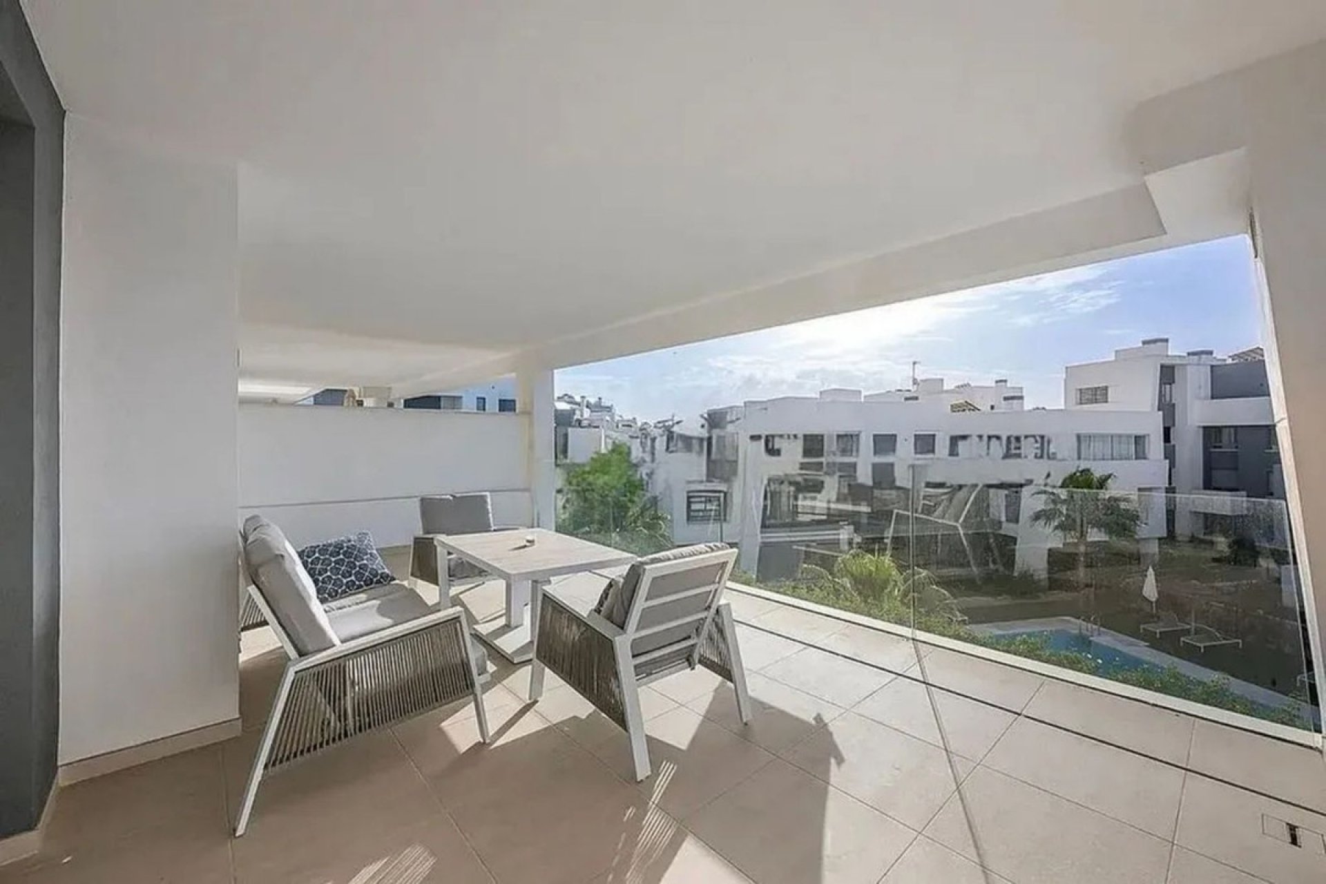 Resale - apartment - Estepona - Selwo