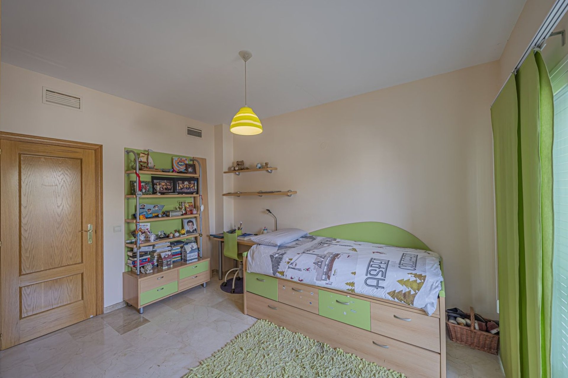 Resale - apartment - Estepona - Selwo