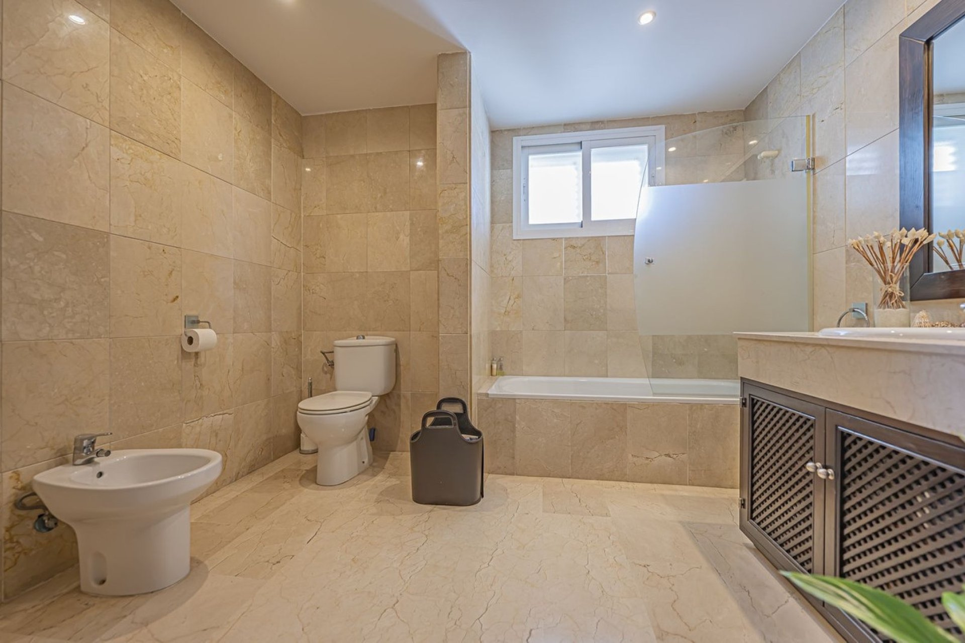 Resale - apartment - Estepona - Selwo