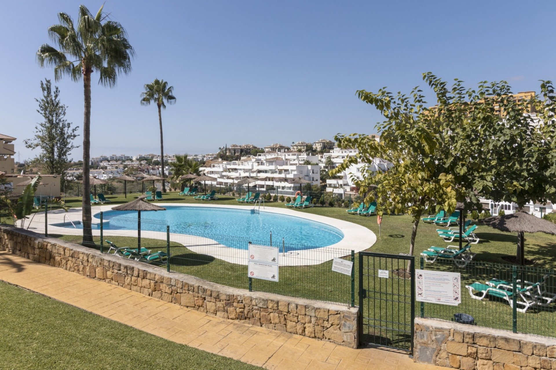 Resale - apartment - Estepona - Selwo