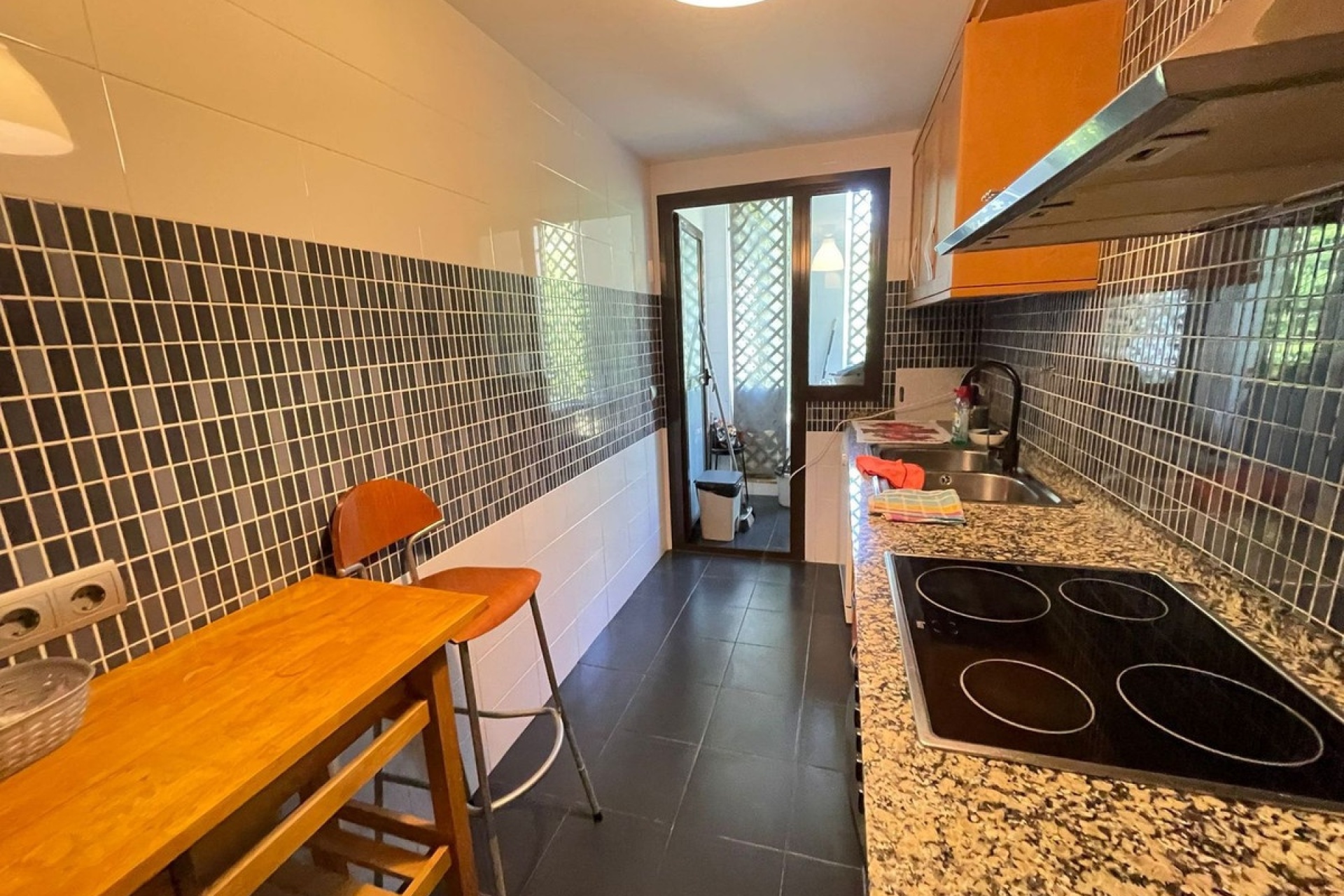 Resale - apartment - Estepona - Selwo