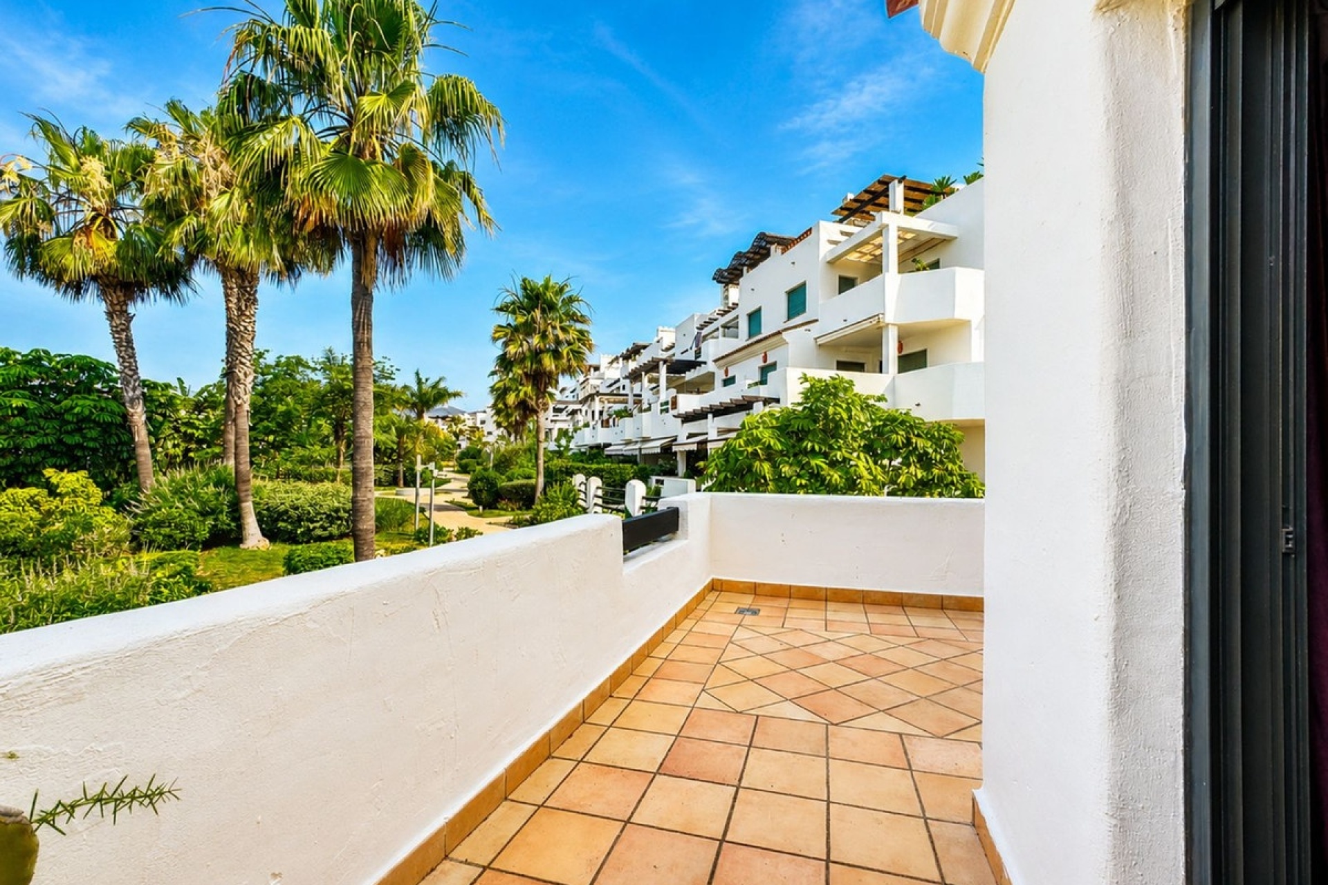Resale - apartment - Estepona - Selwo