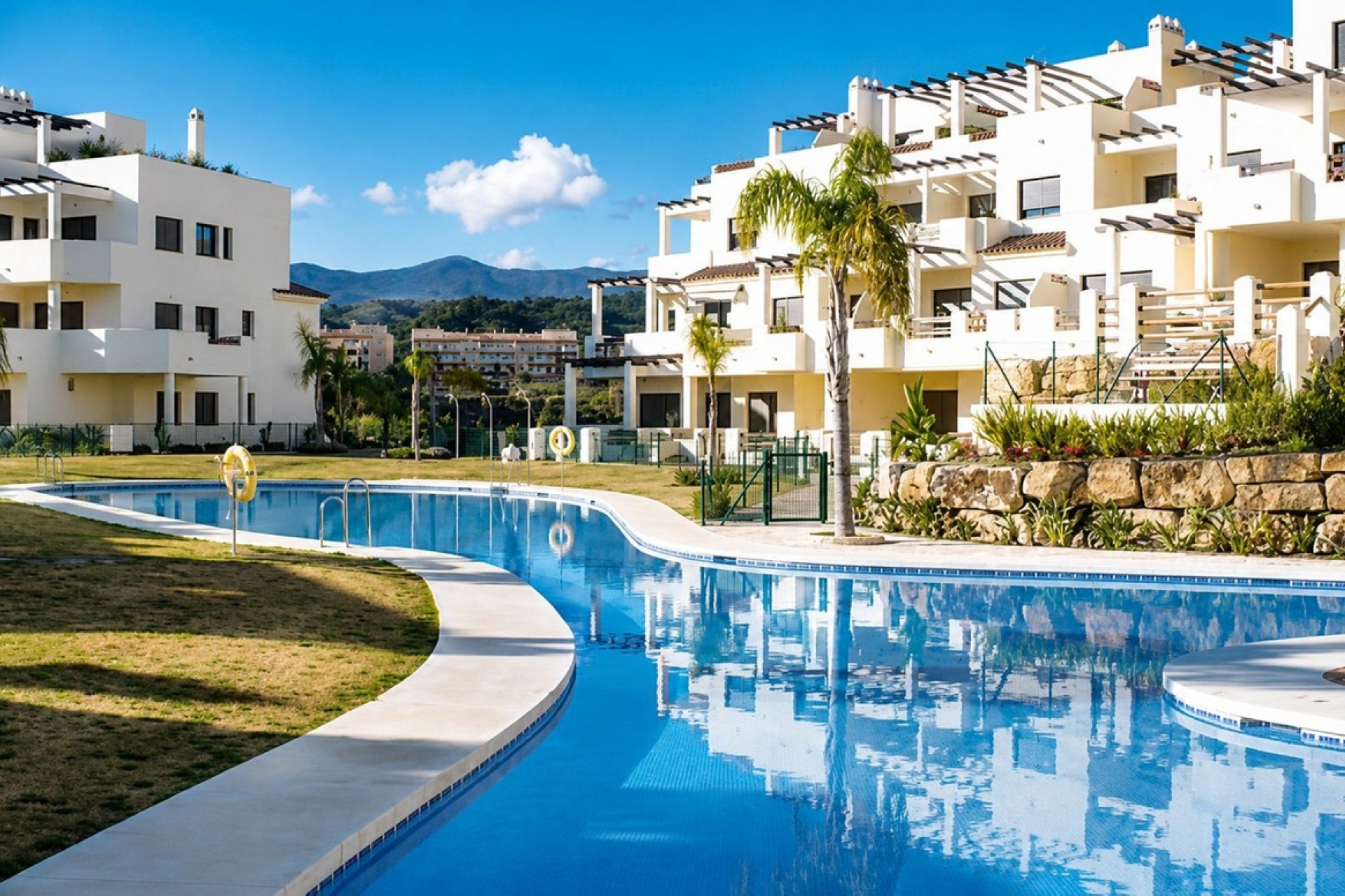 Resale - apartment - Estepona - Selwo
