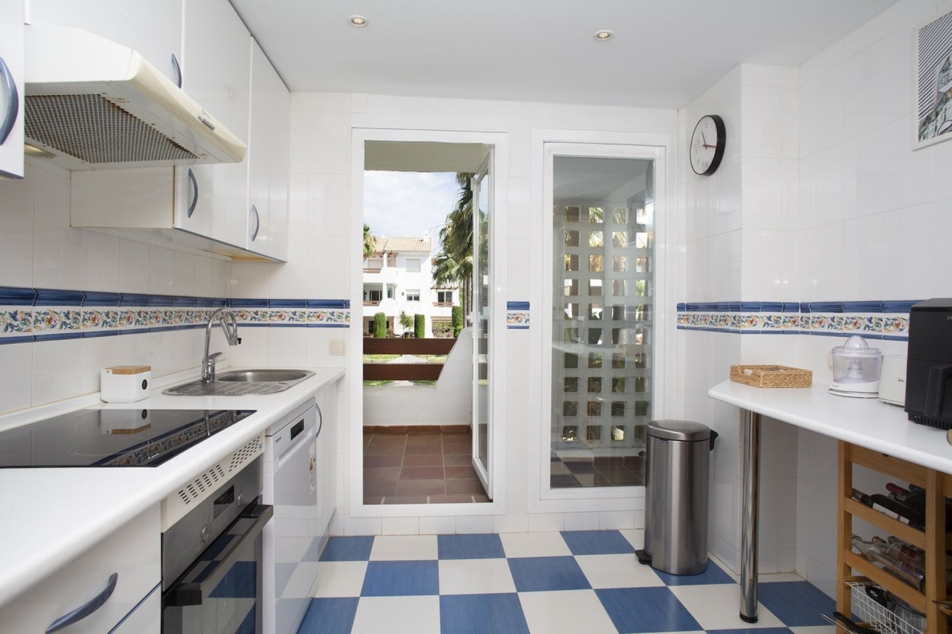 Resale - apartment - Estepona - Selwo