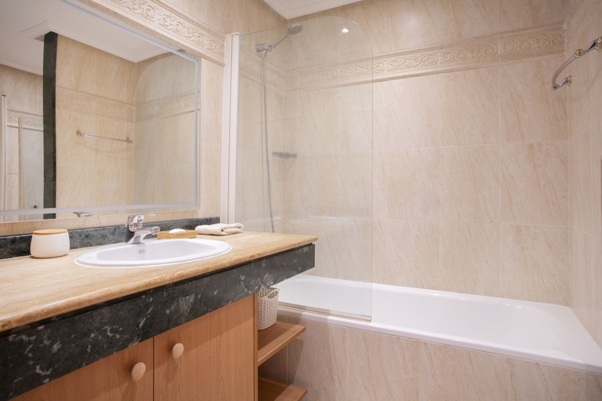 Resale - apartment - Estepona - Selwo