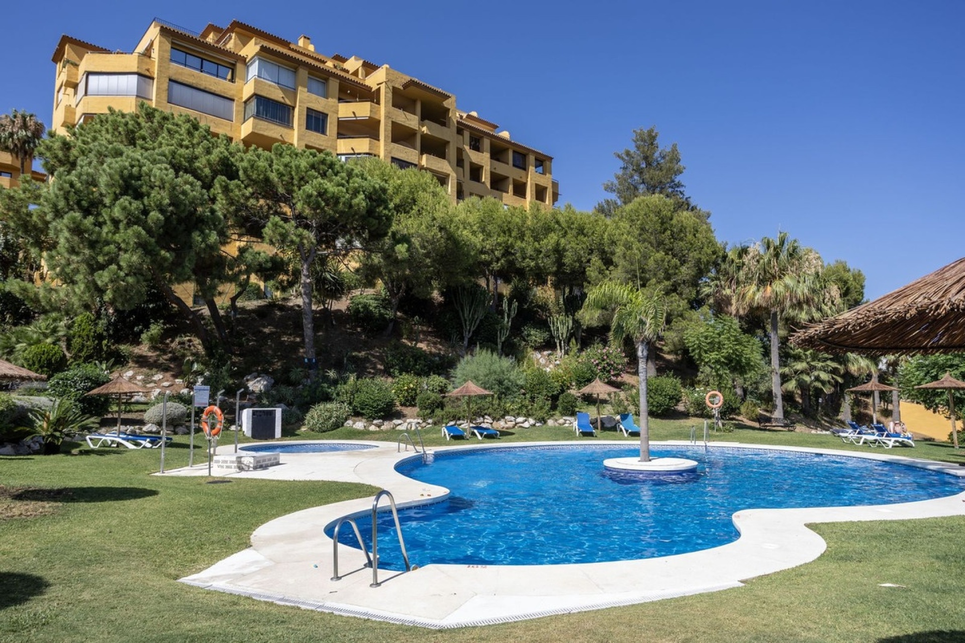 Resale - apartment - Estepona - Selwo