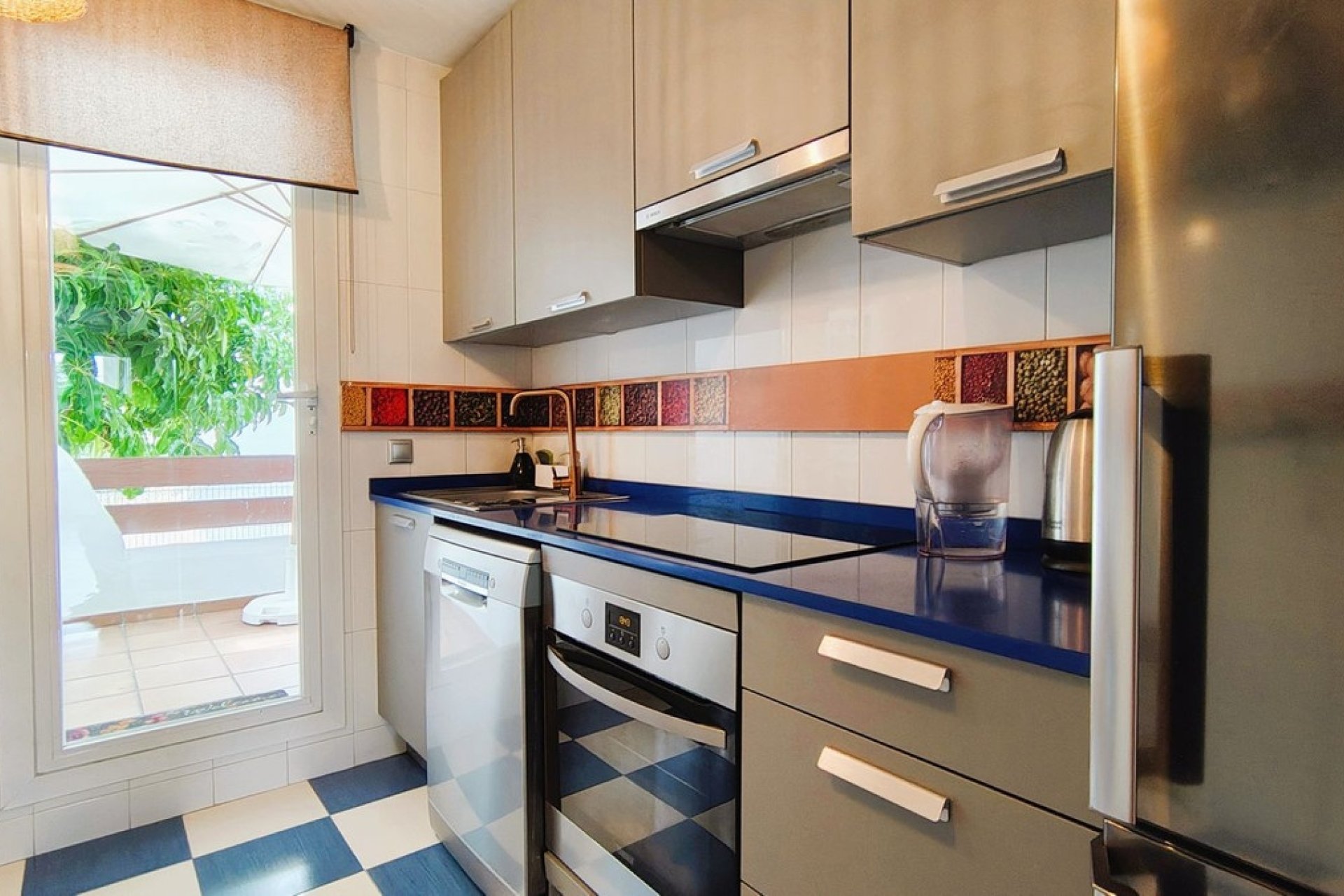 Resale - apartment - Estepona - Selwo